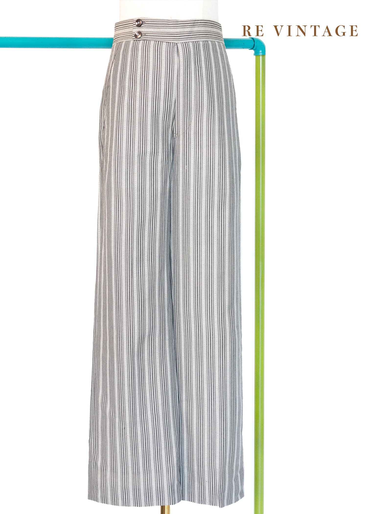 質感單品 - 淺灰色線條直筒褲（25.5"）