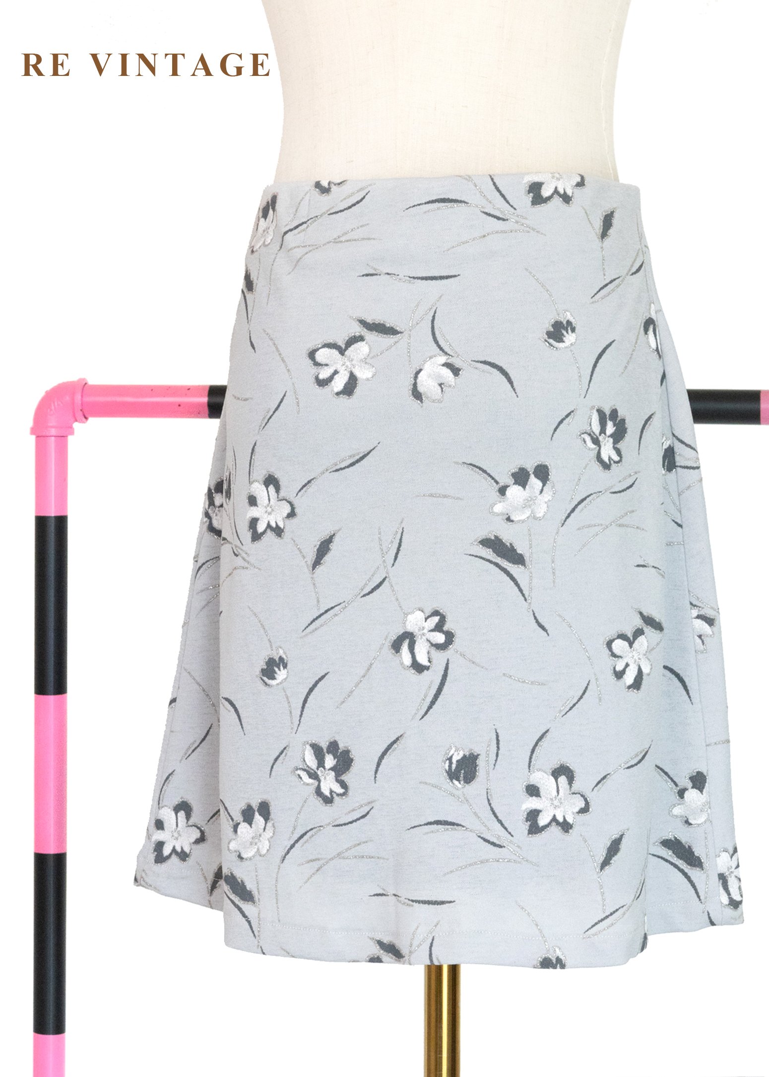 淺灰色柔軟小白花短裙（26-28"）