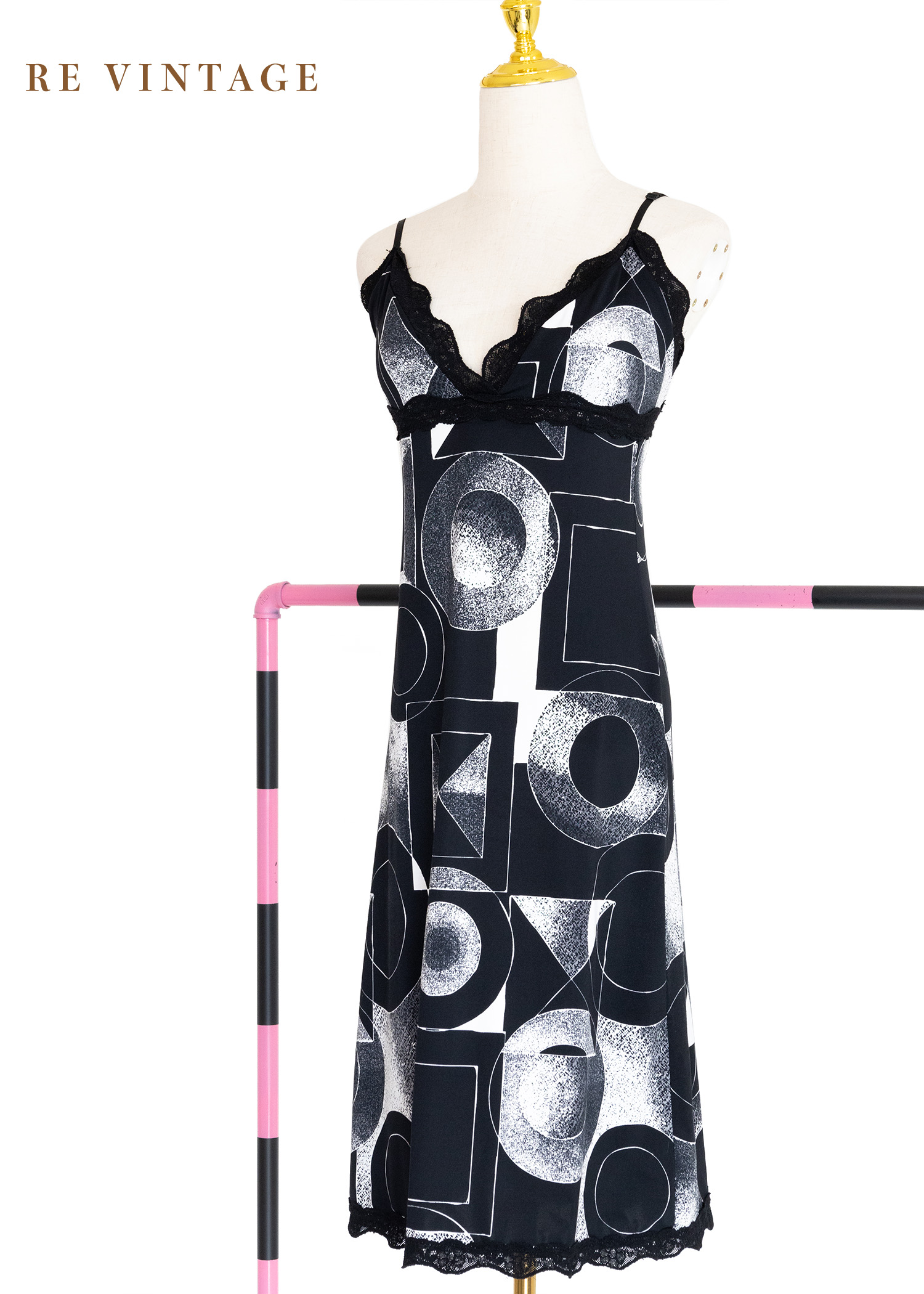 『歐洲寶物』黑與白幾何圖形pixelated印花細肩帶洋裝