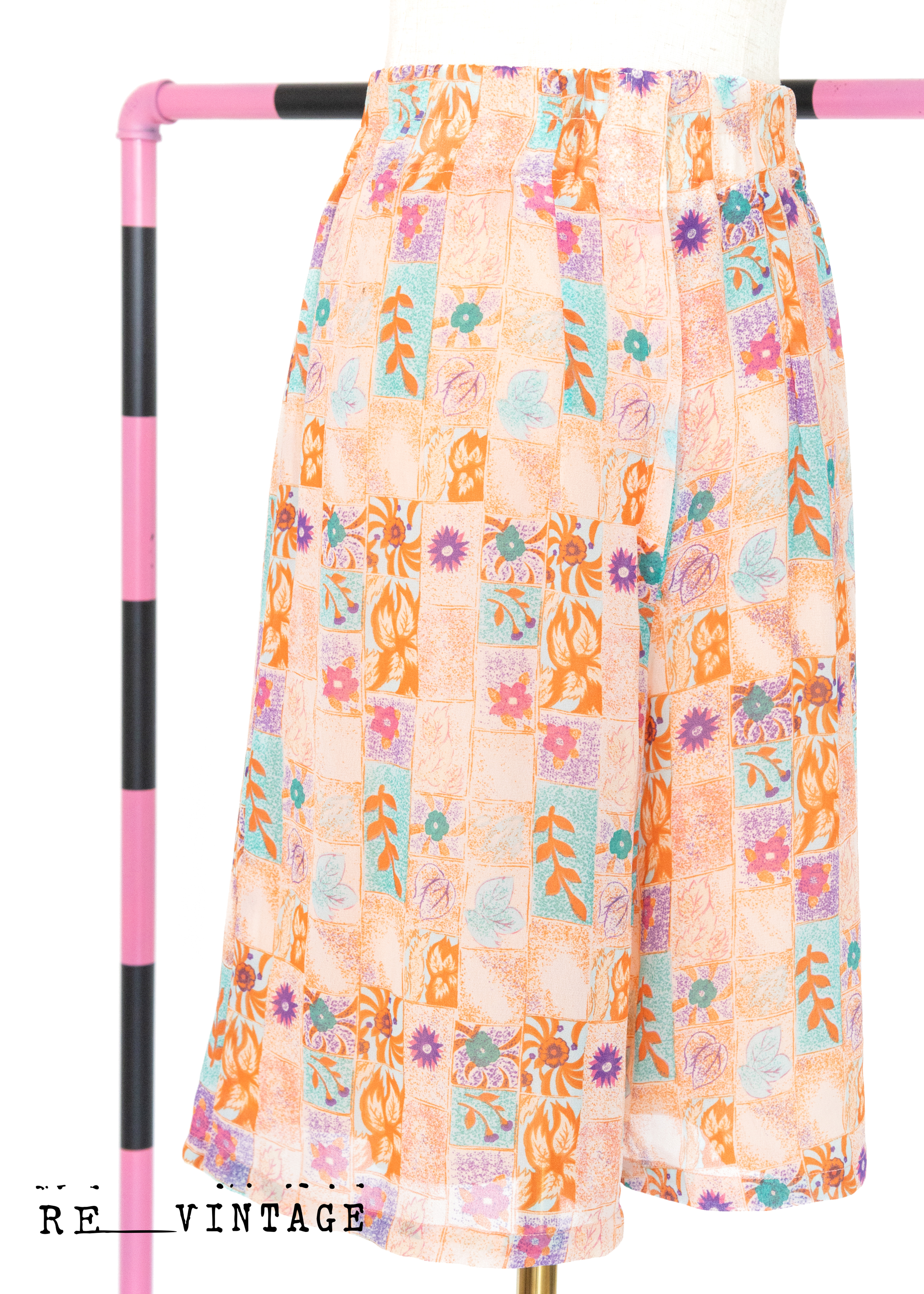 小花朵在格紋裡淡橘子色雪紡短褲（27"）