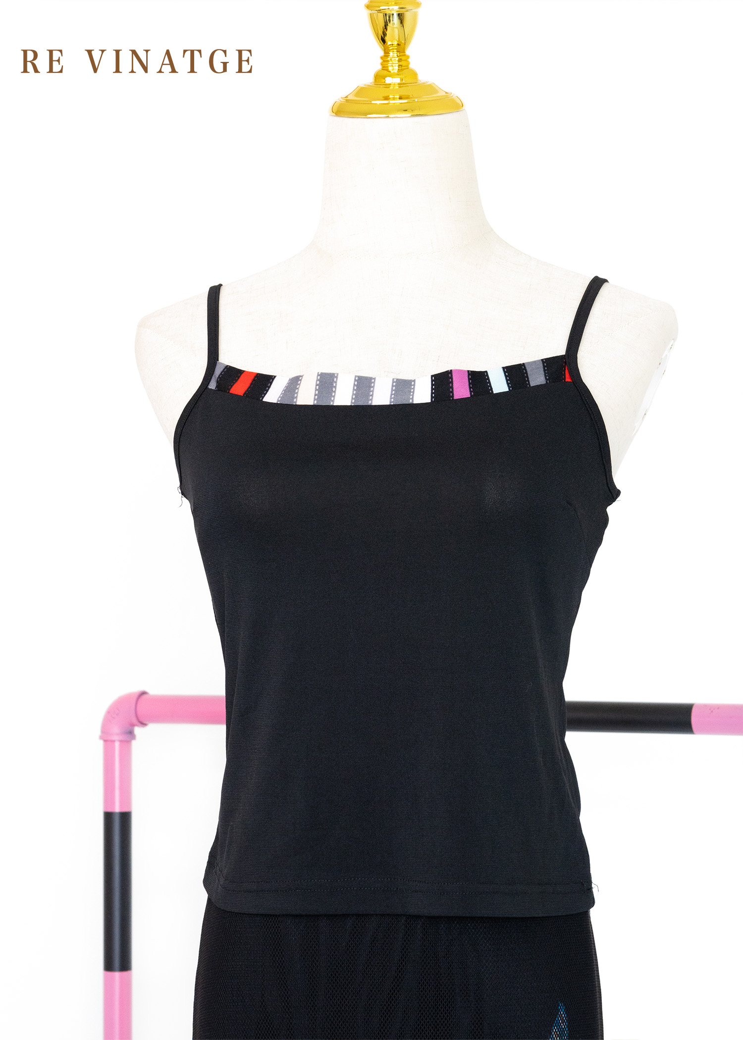 七彩色階黑色彈性細肩帶背心