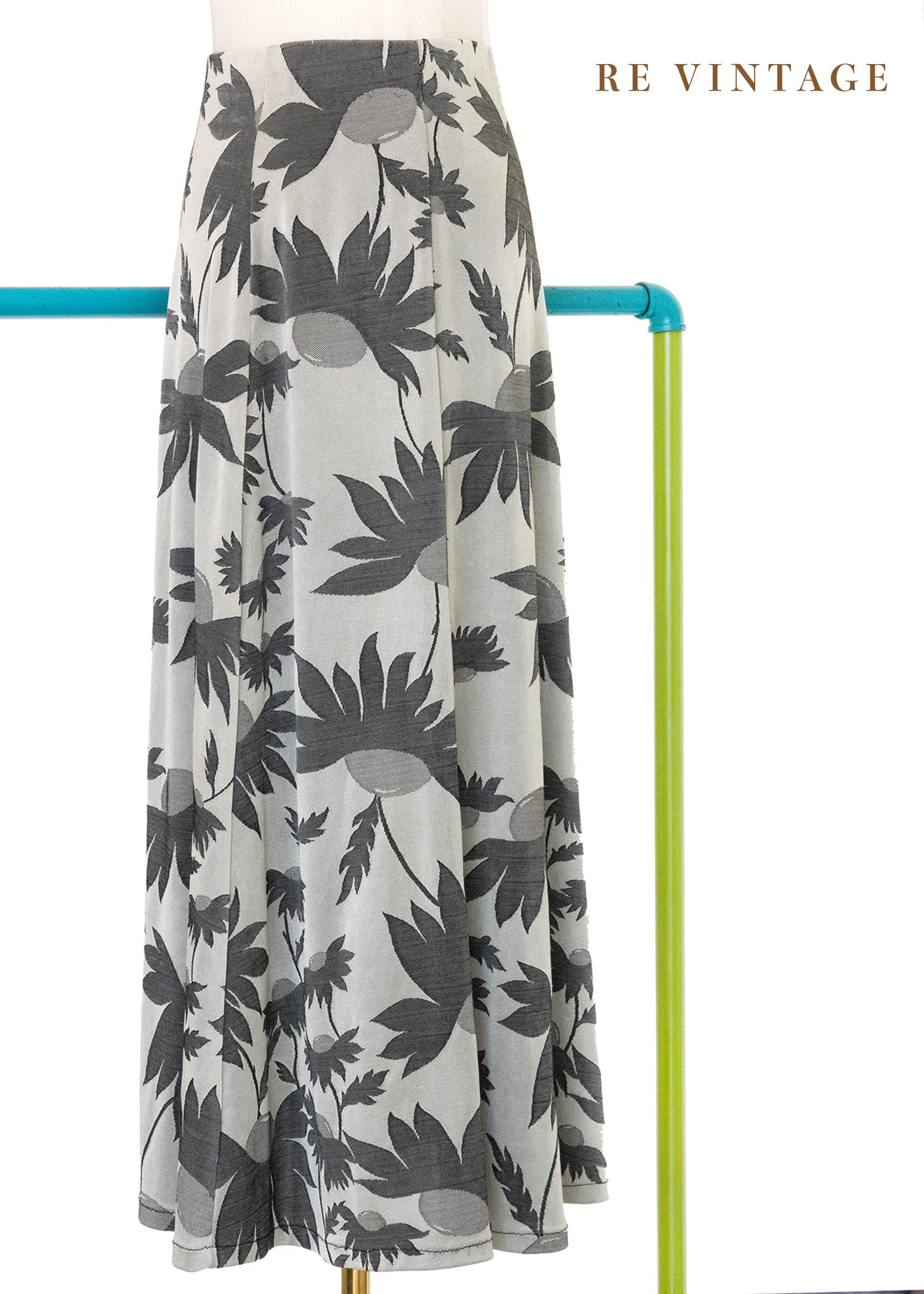 風吹花動灰色階長裙（24-30"）