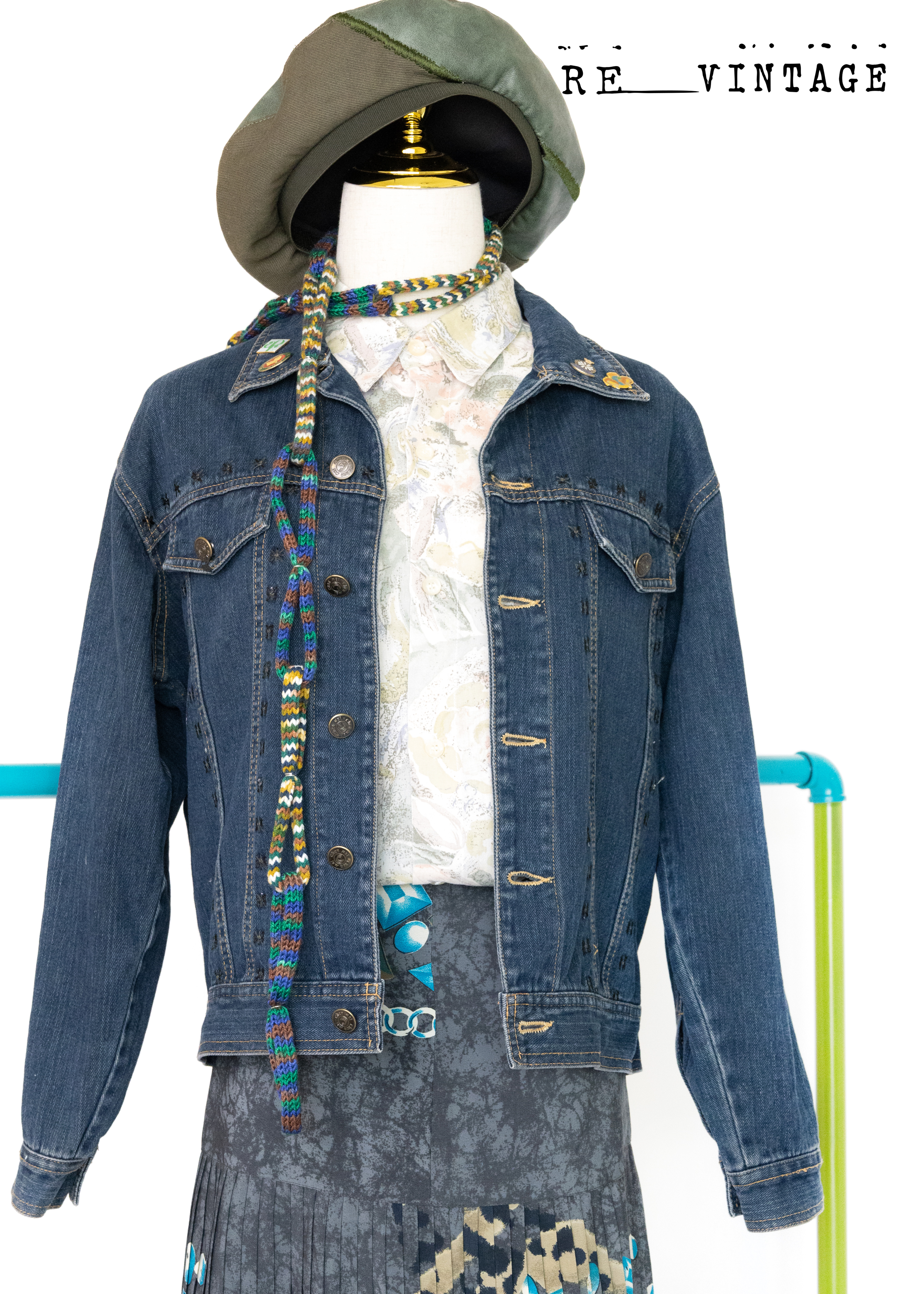 黑色袖珍小花刺繡深藍牛仔外套