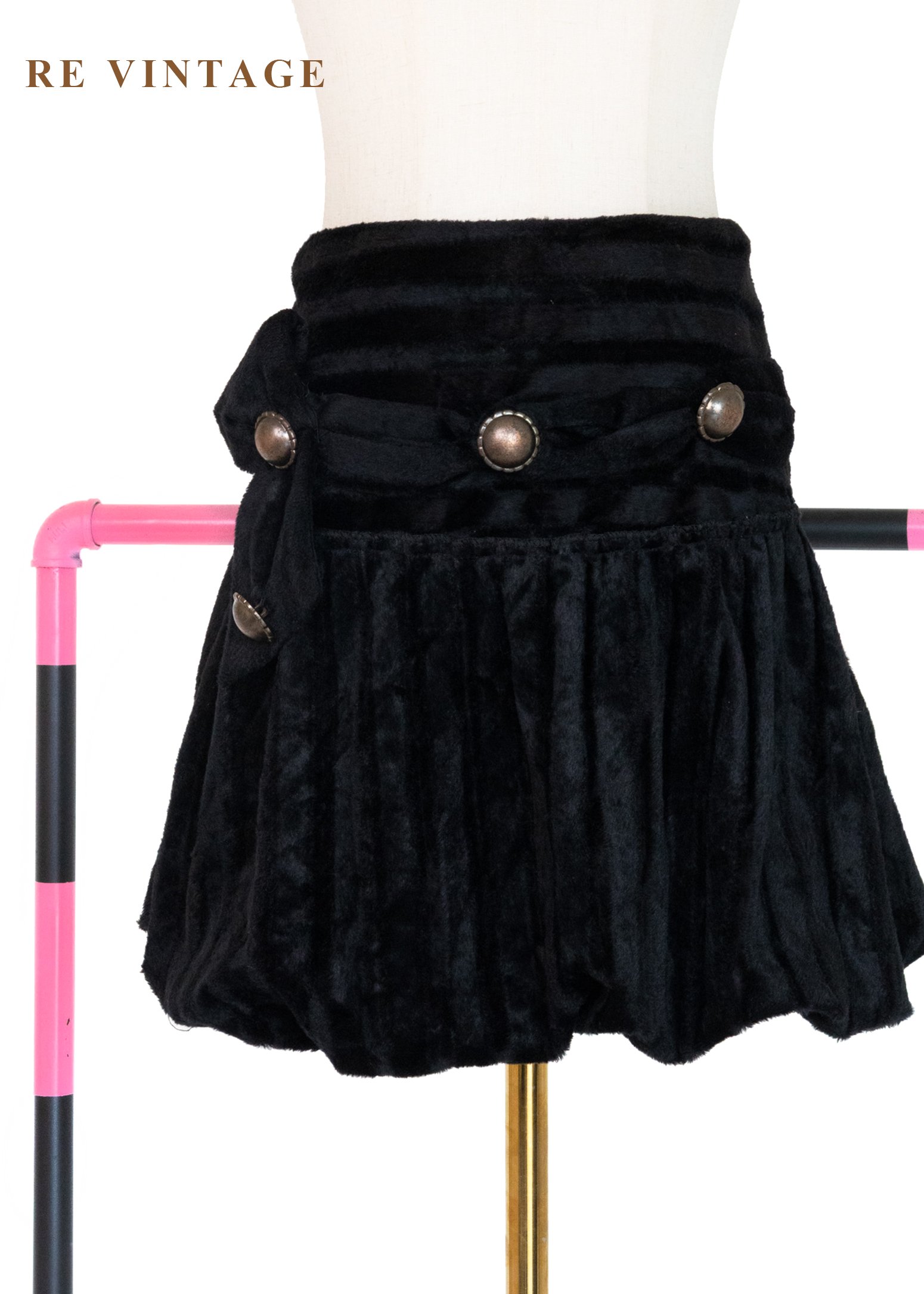 小華麗黑系復古金屬釦燈籠短裙（28"）