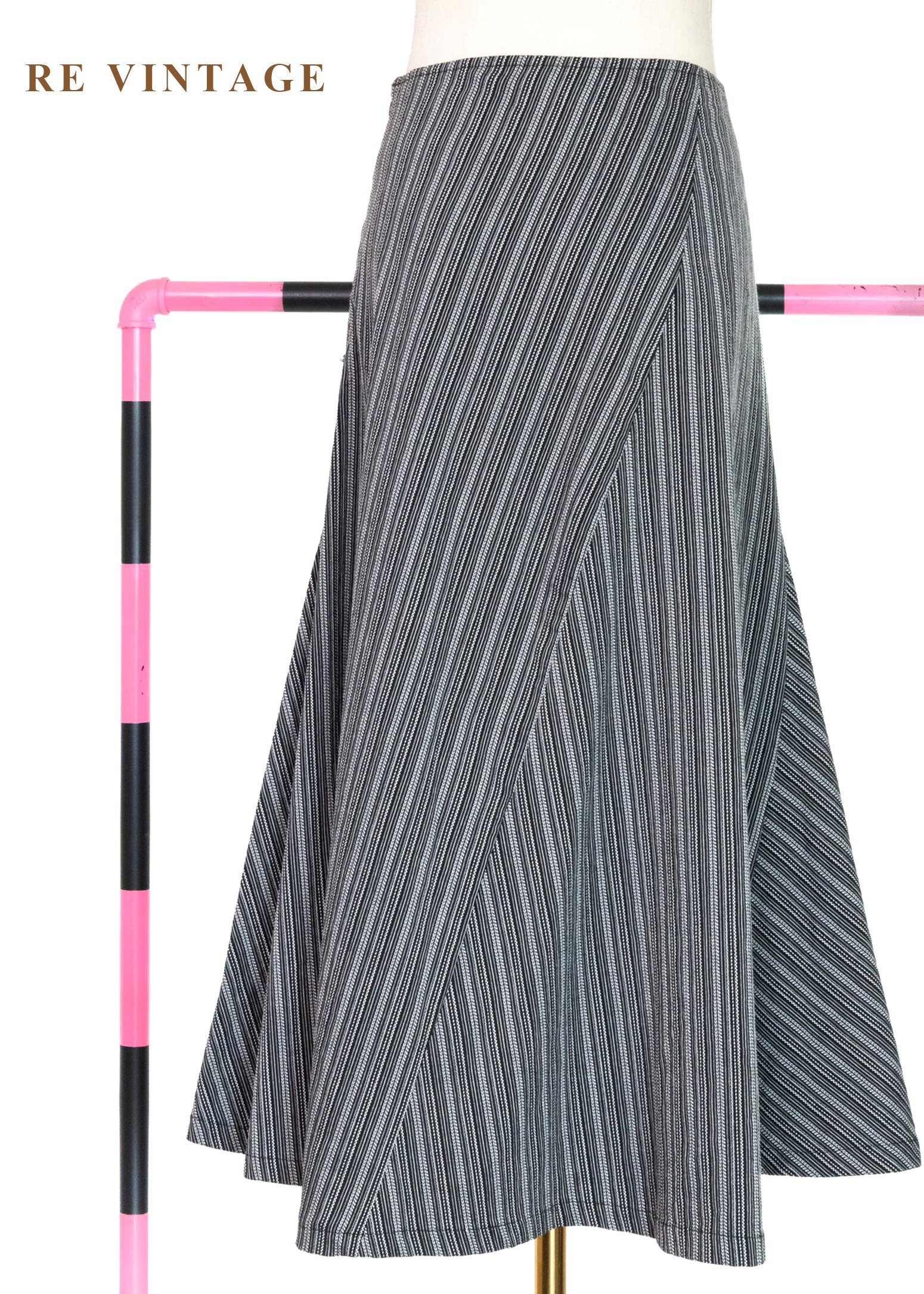 弦樂的平行時空 - 灰黑細縱紋斜裁拼接裙（25"）