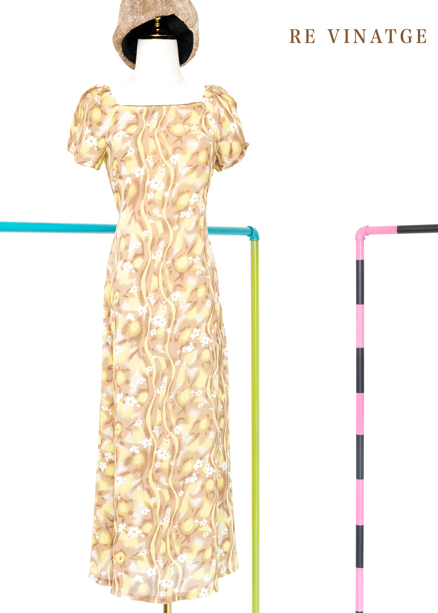 流動黃線條小白花超可愛長洋裝