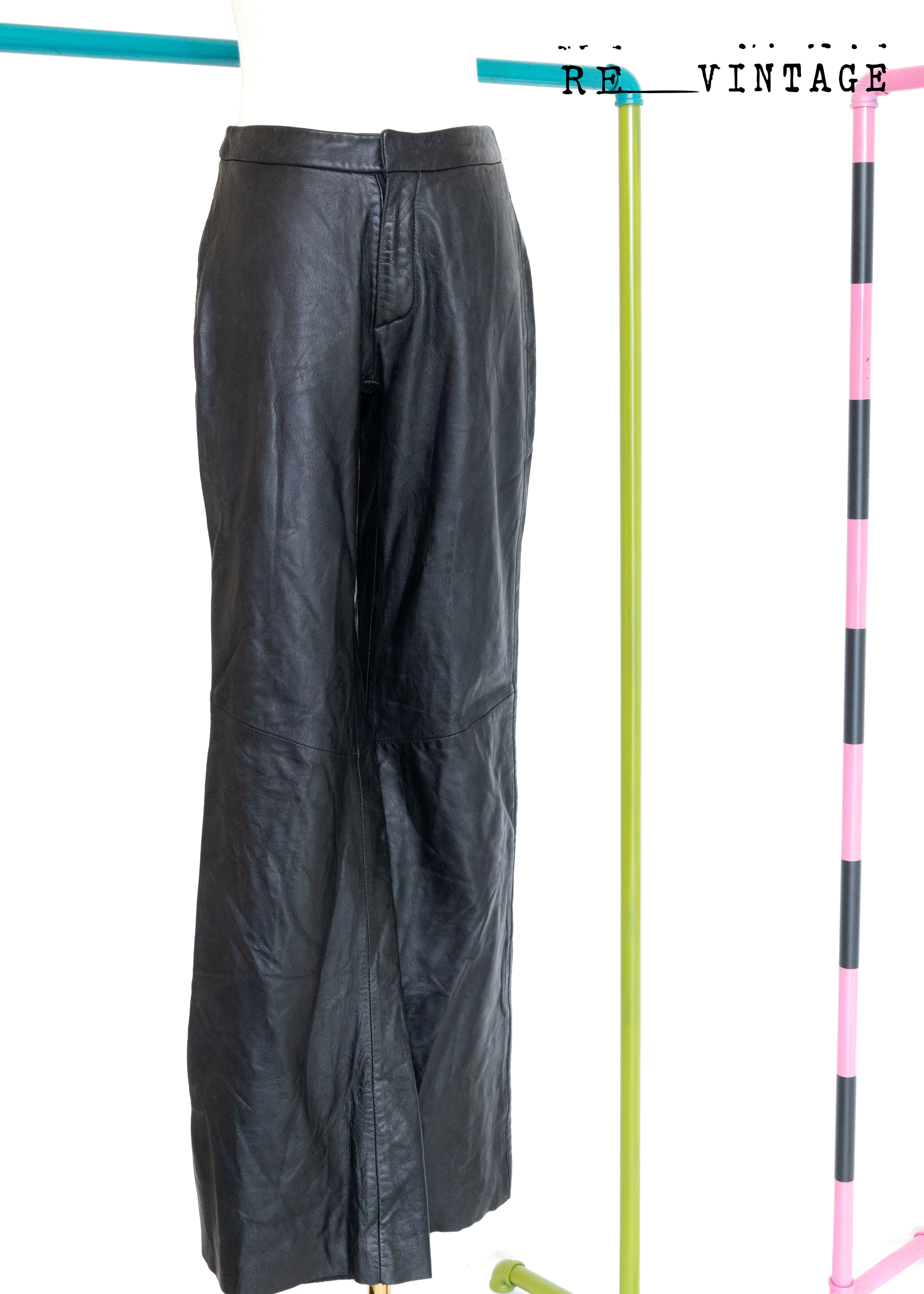 黑色皮革喇叭褲