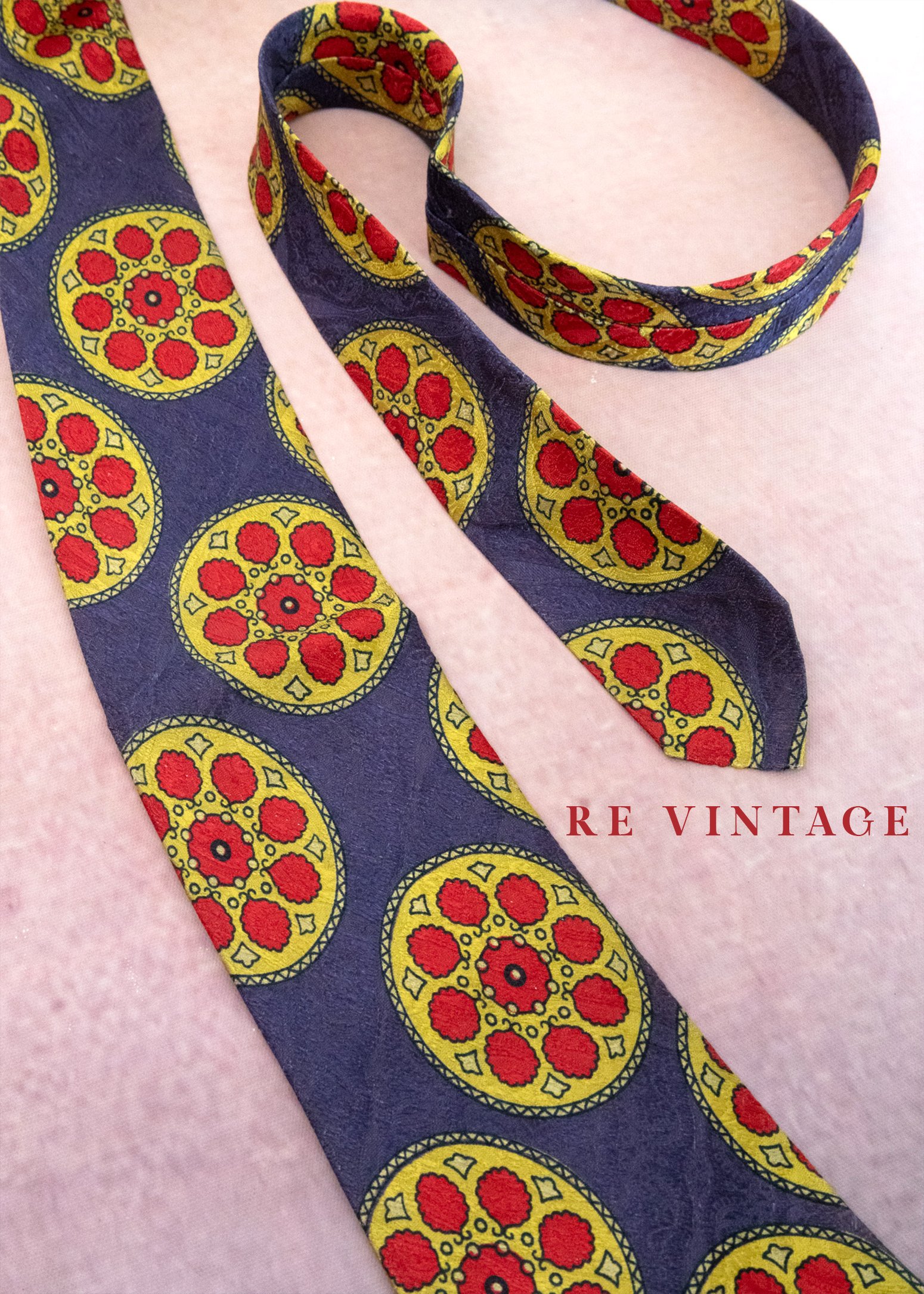 萬花筒效應- 紫紅撞色圓圖騰領帶