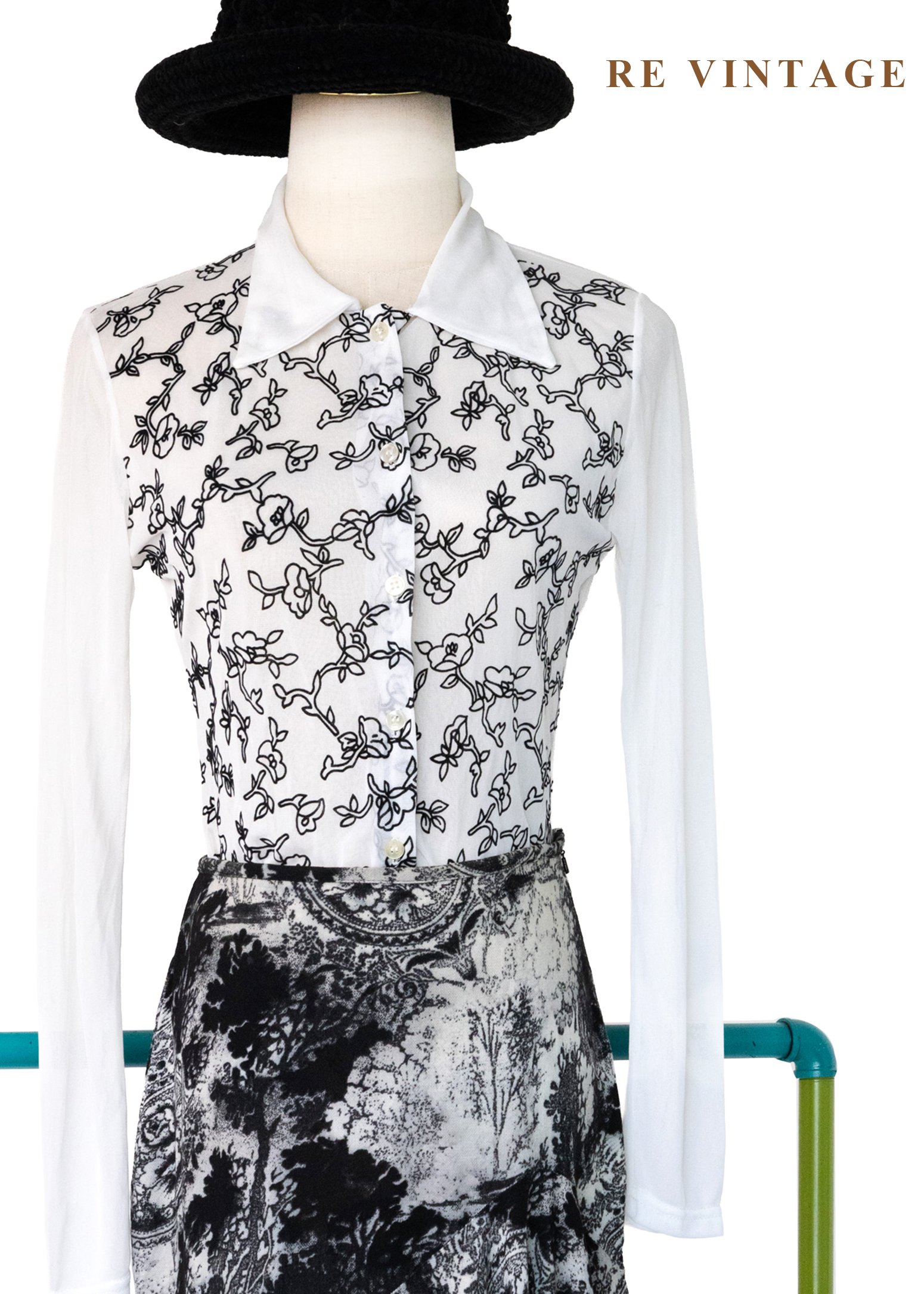 二次元黑白花卉線稿上衣