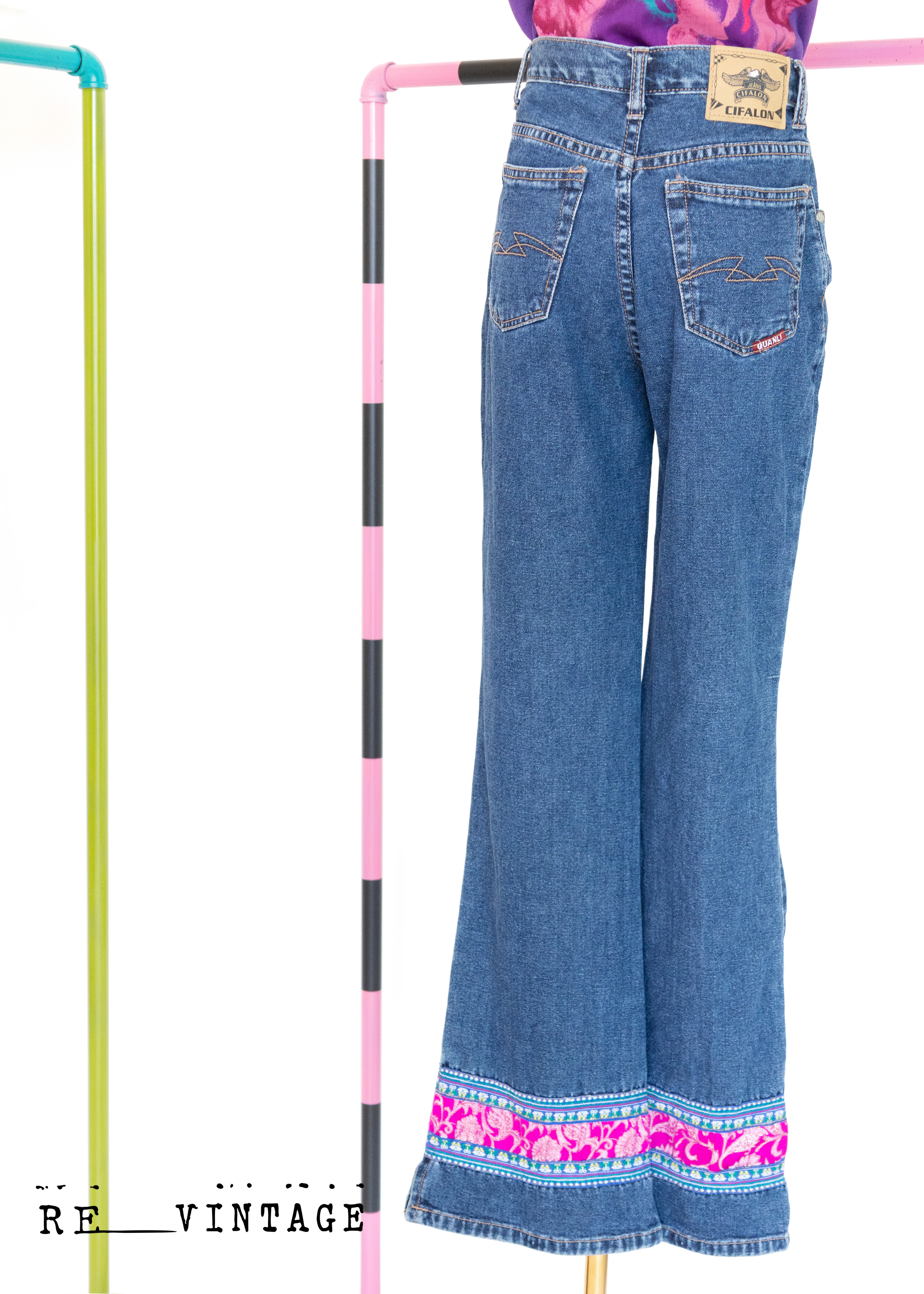 閃粉紅小花邊高腰微喇叭牛仔褲