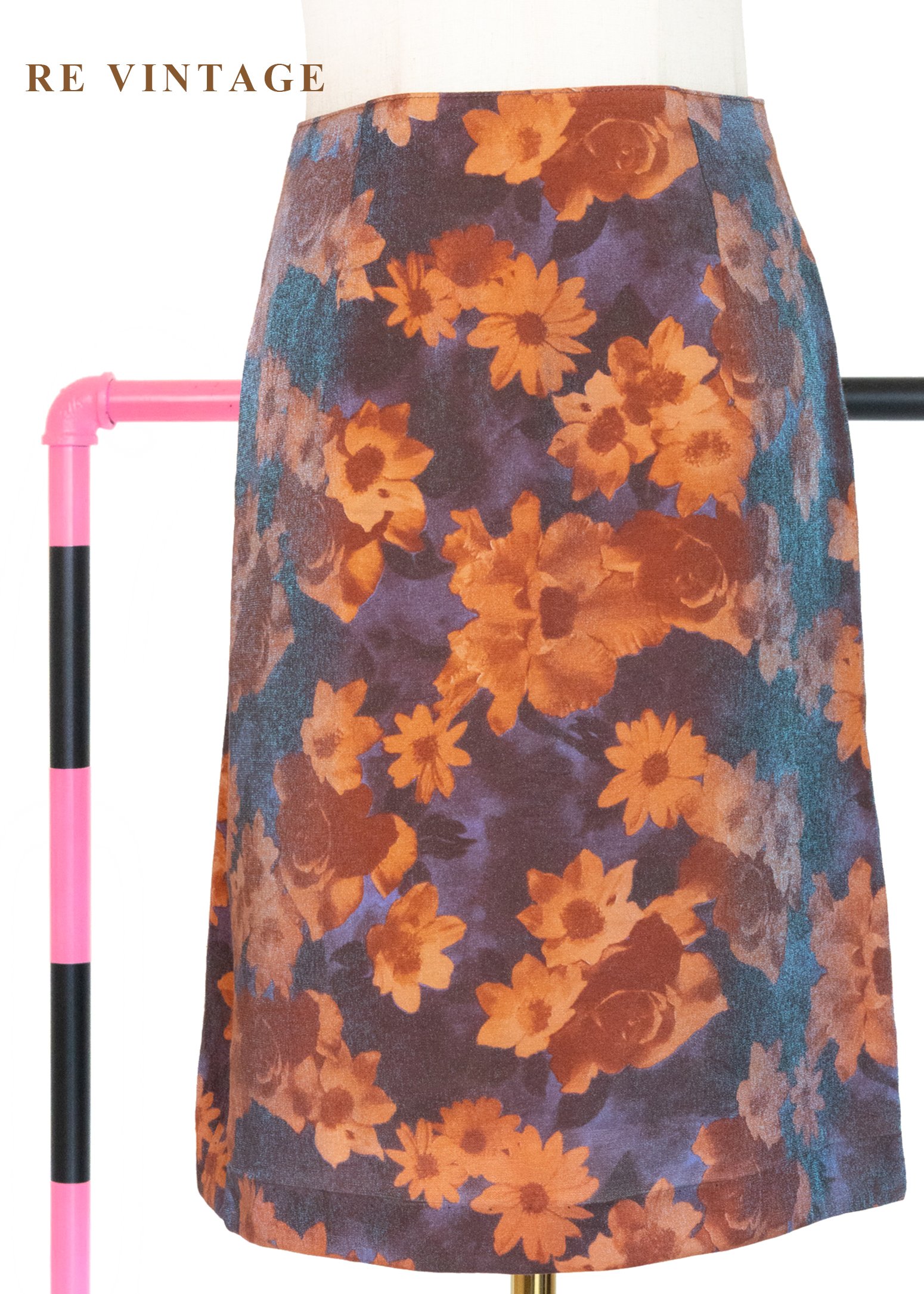 向日葵與玫瑰綻放在藍紫光中短裙（25"）