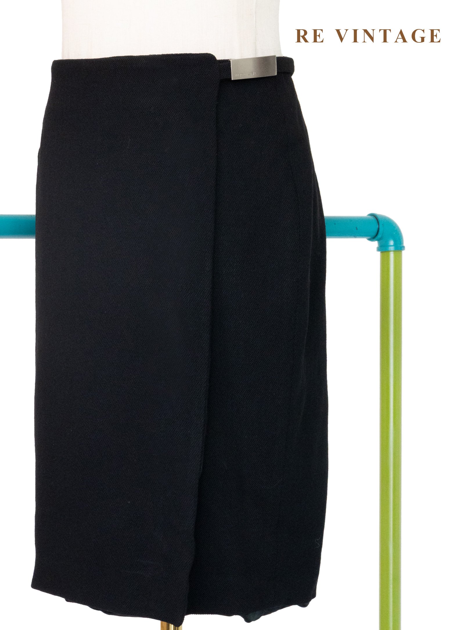 質感單品 - 義大利製 一片式黑色短裙（26"）