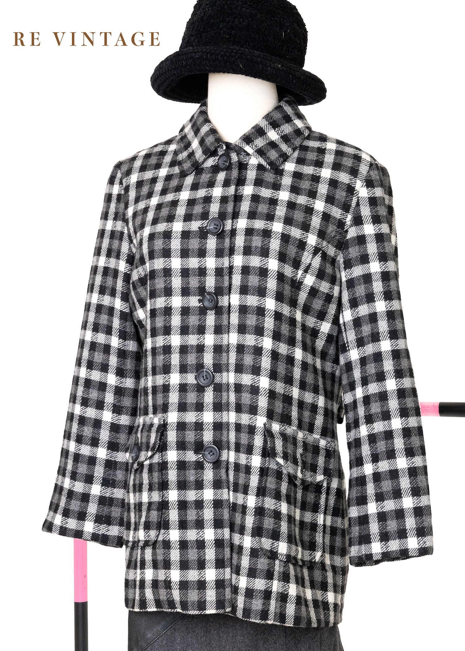 散發可愛氣質的黑灰色格紋毛料西裝外套