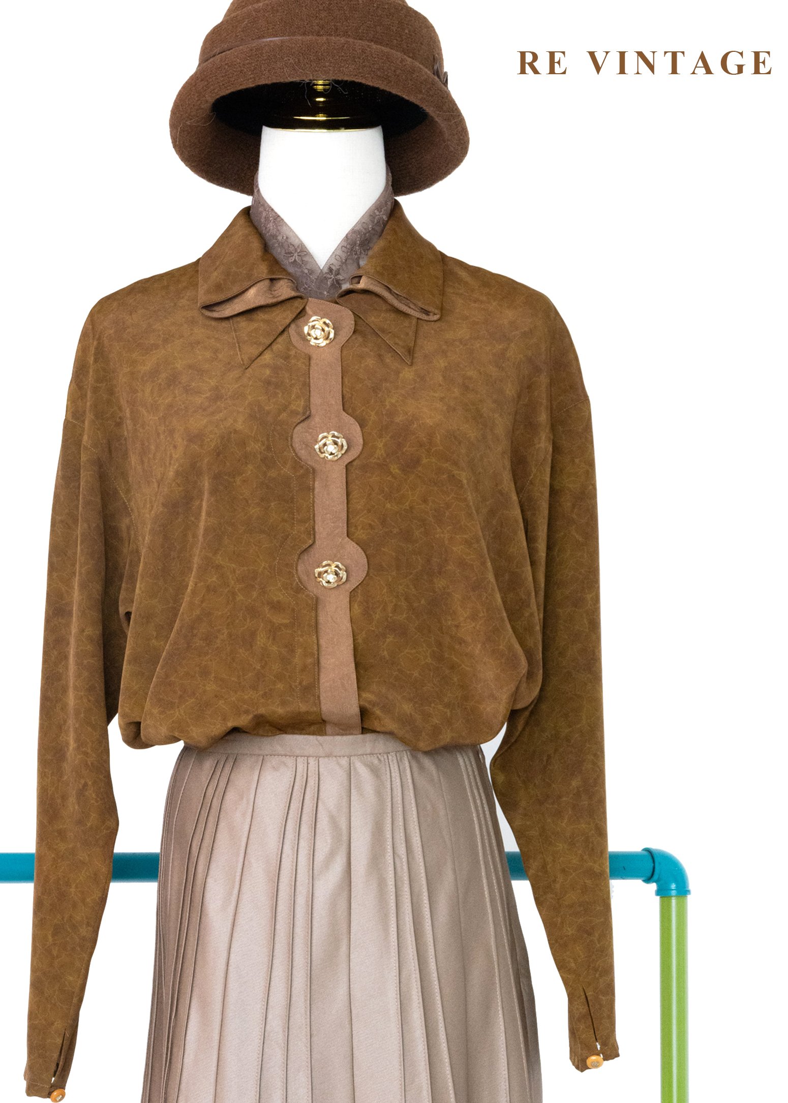 玫瑰金釦焦糖餅乾色襯衫