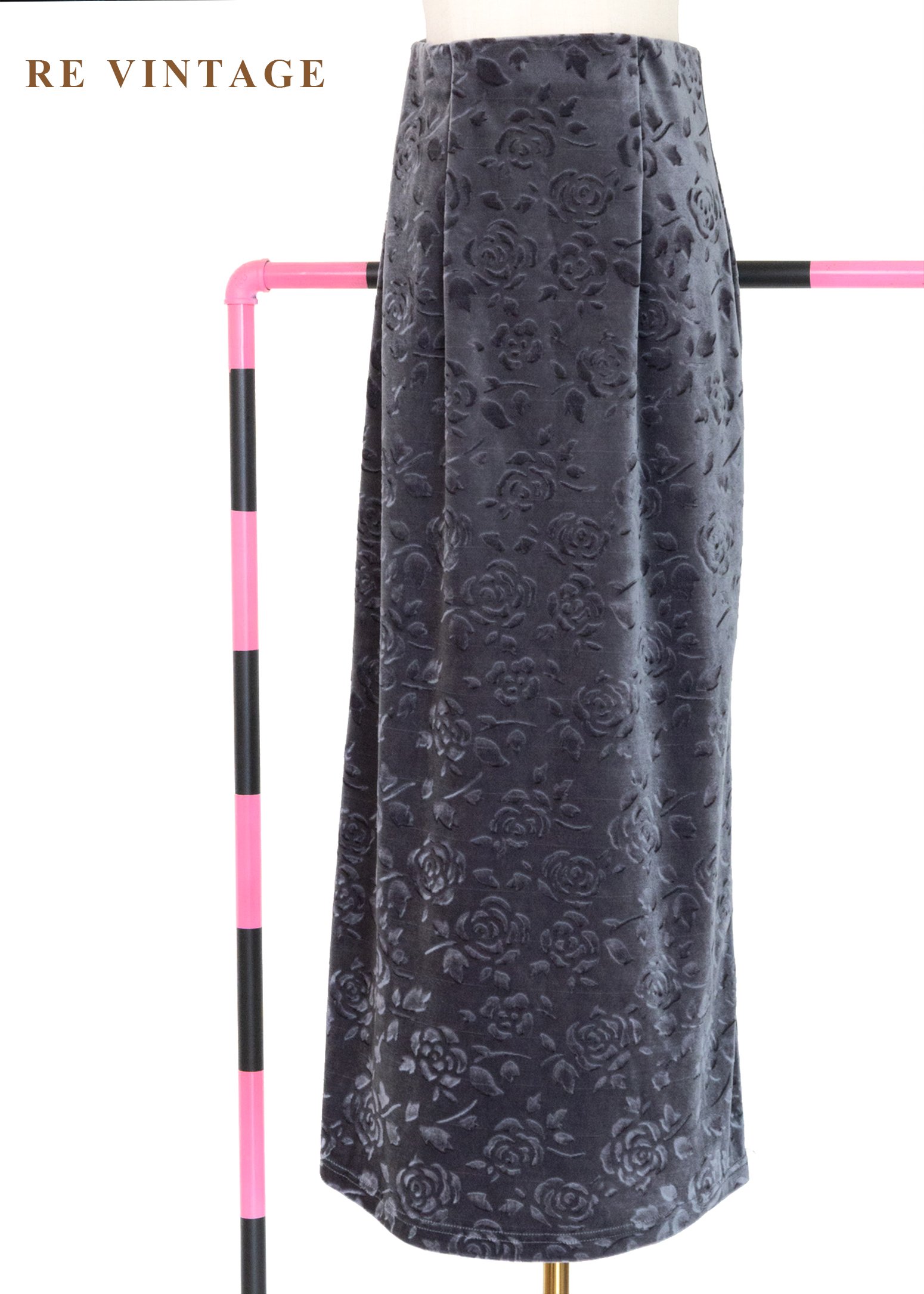 暮色中の壓印玫瑰絨布長裙（24-26"）