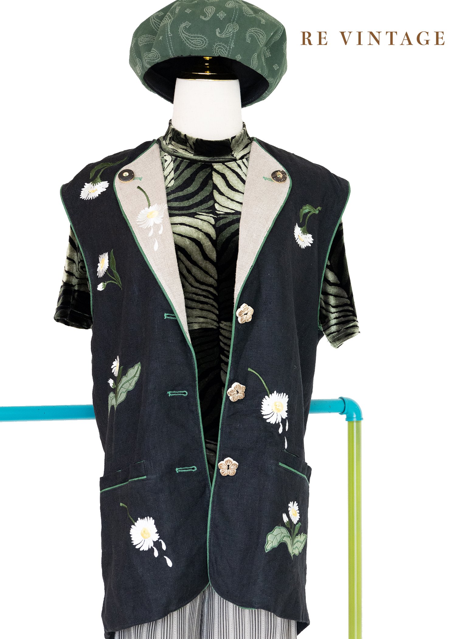 『歐洲寶物』春天小花木釦麻質感長版背心