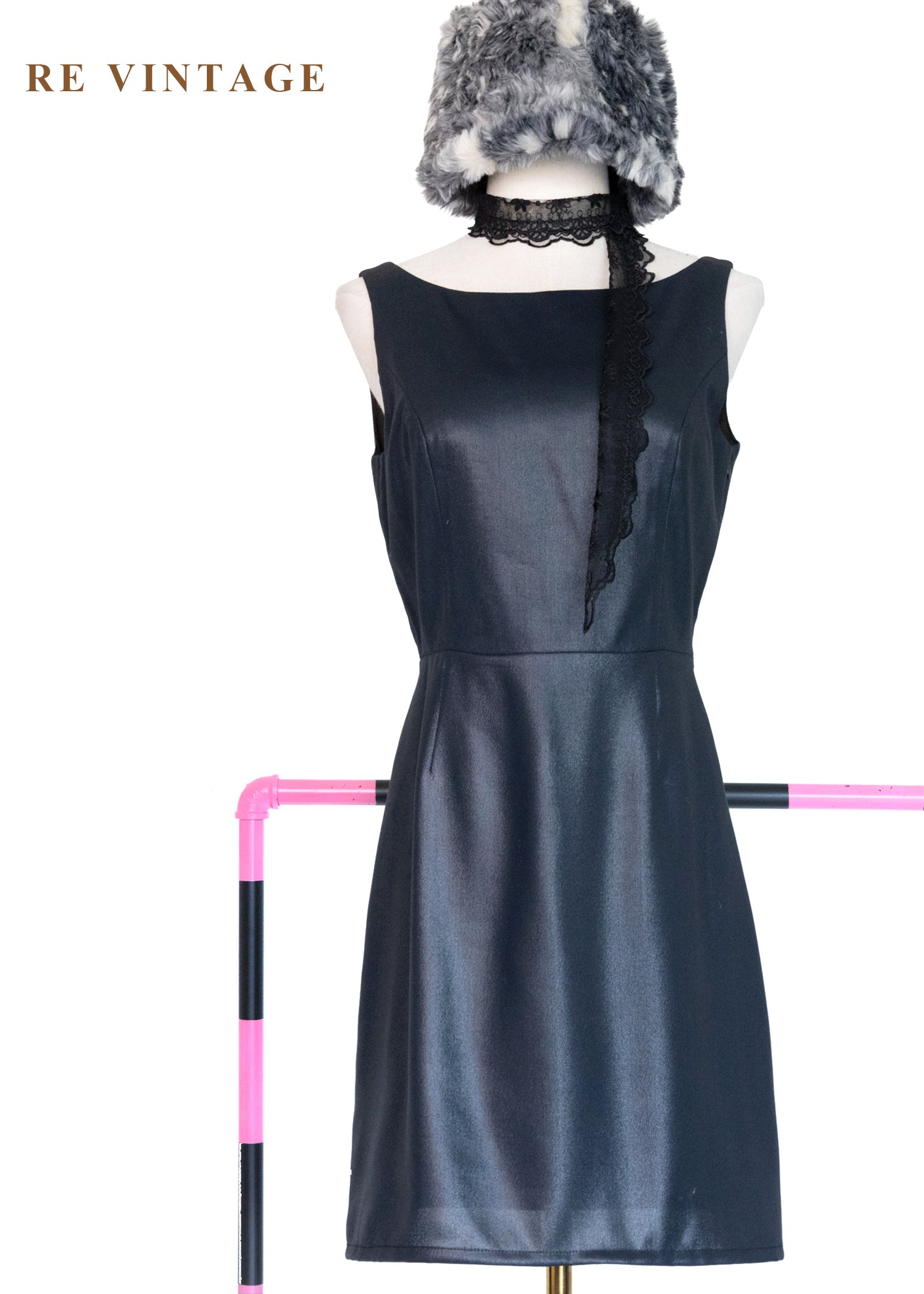 質感單品 - 黑光繫結簡約露背迷你洋裝