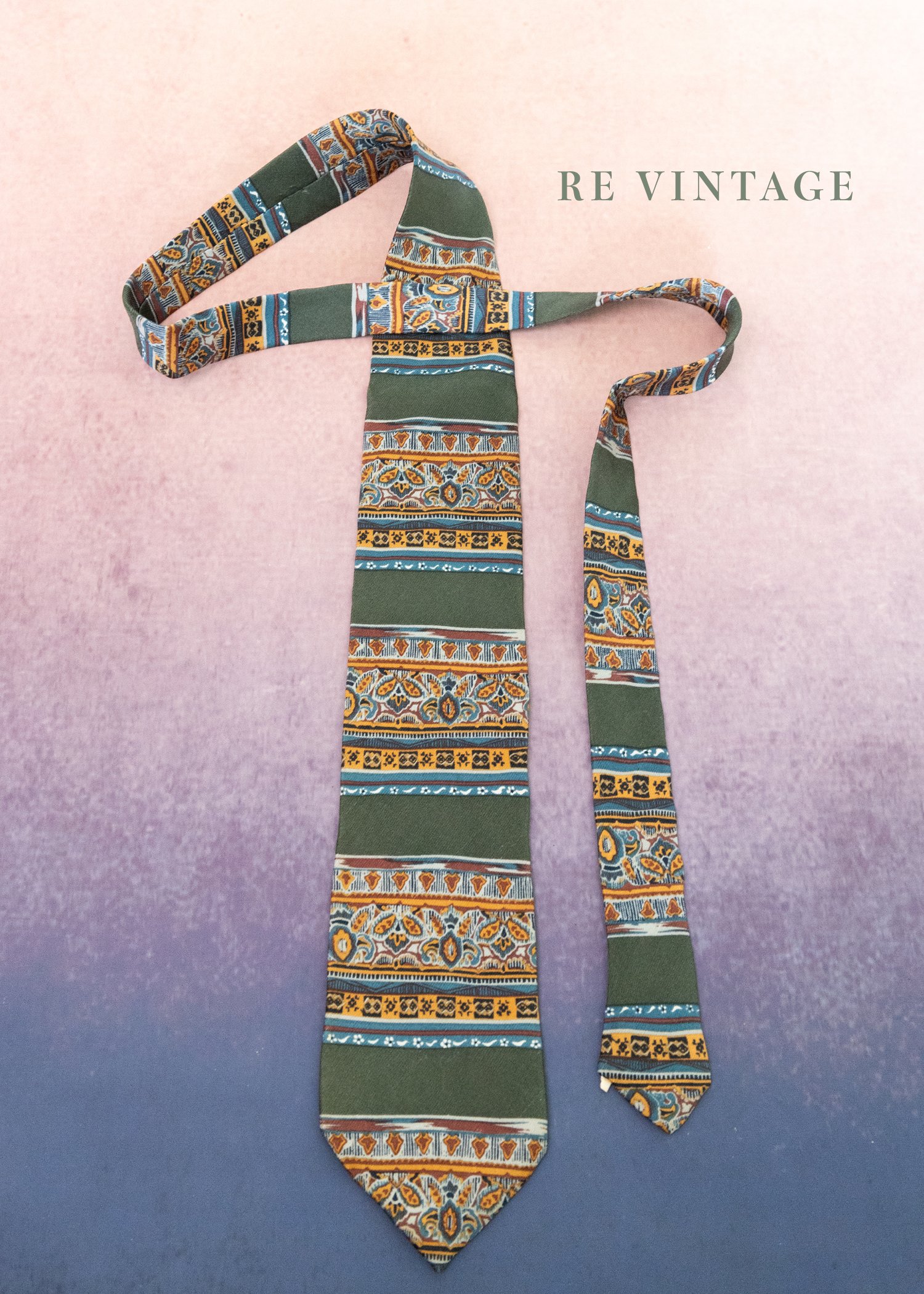 橄欖綠圖騰線條美領帶