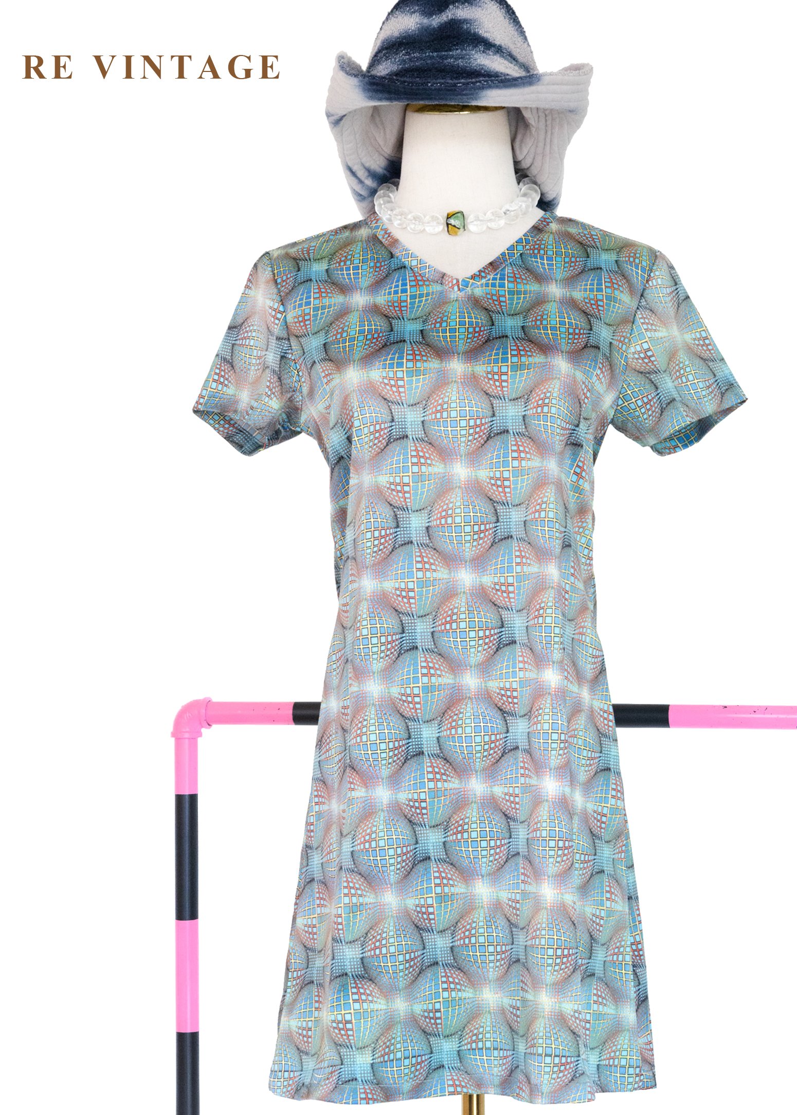 穿梭時空的數碼訊號迷你洋裝