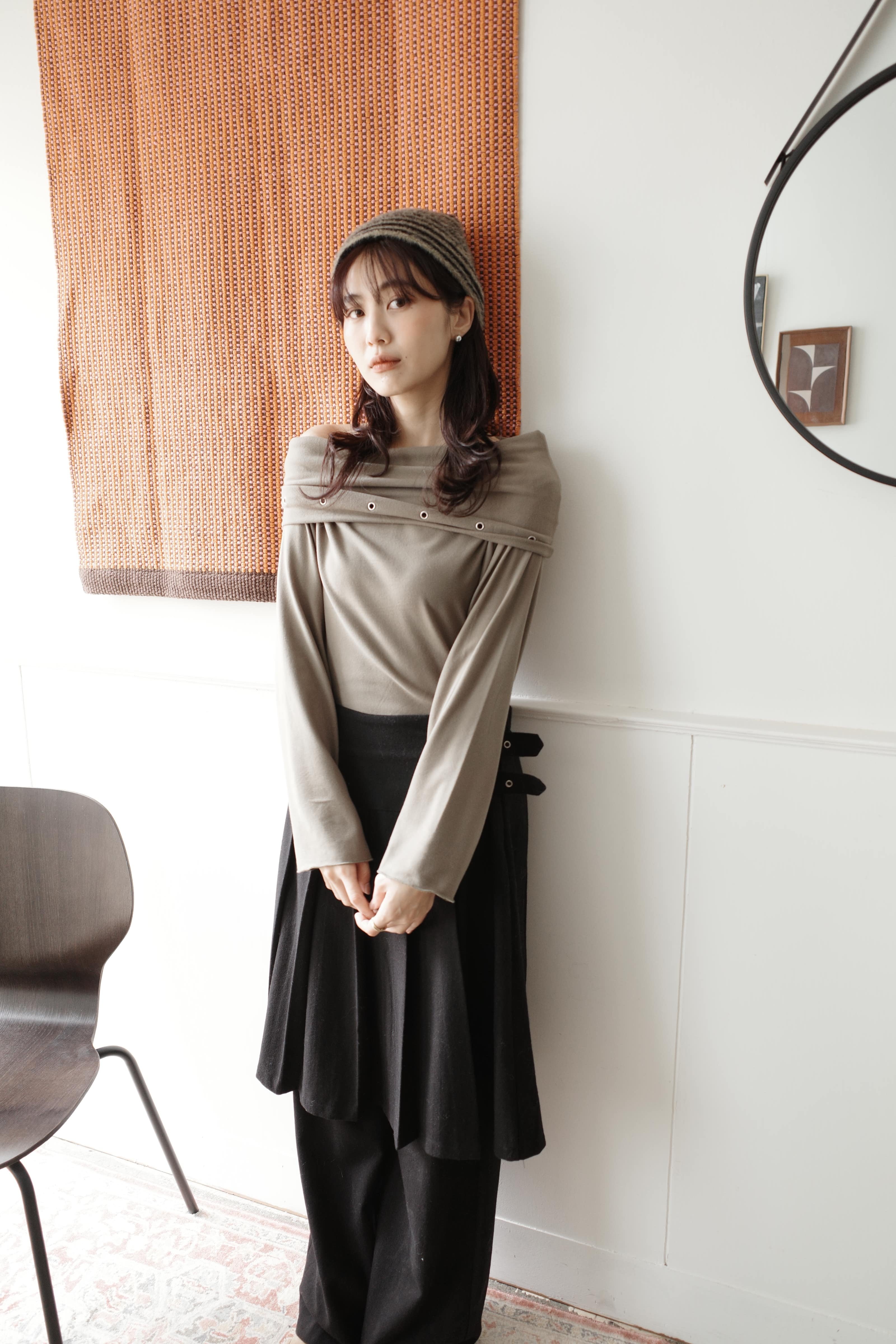 韓妞拉平口磨毛翻摺上衣