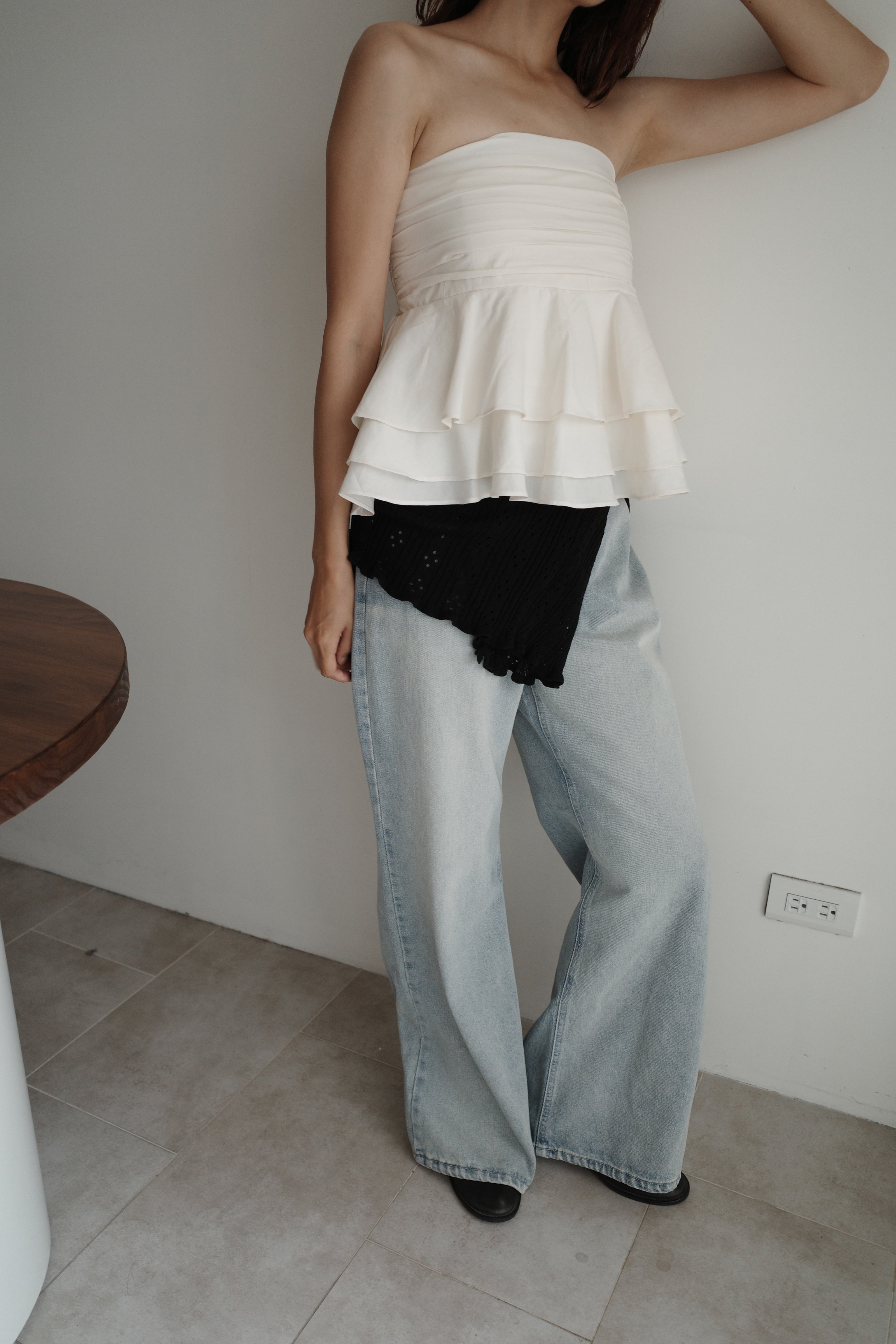 寬喇叭修身淺色牛仔褲