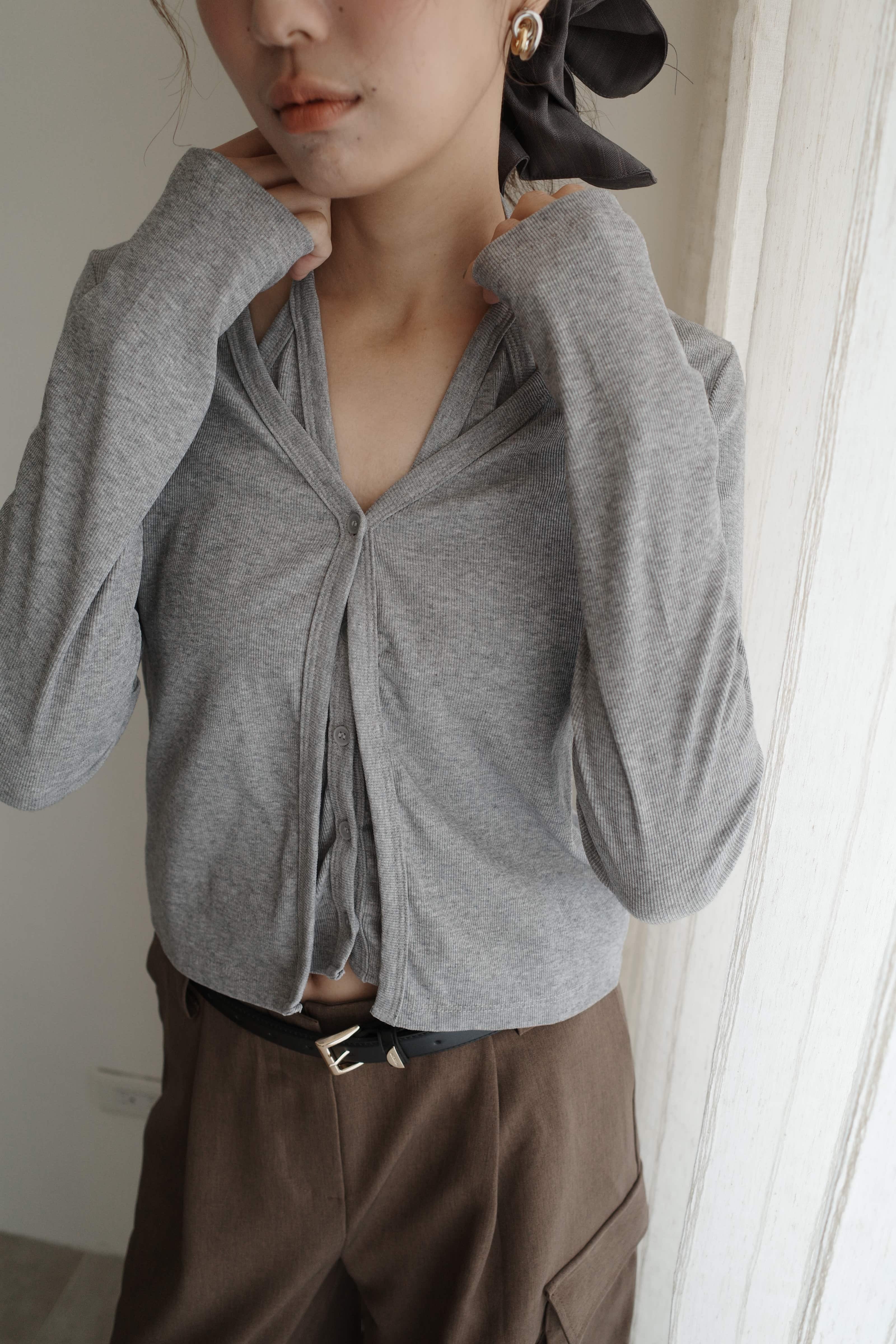 假兩件切v單扣外套上衣