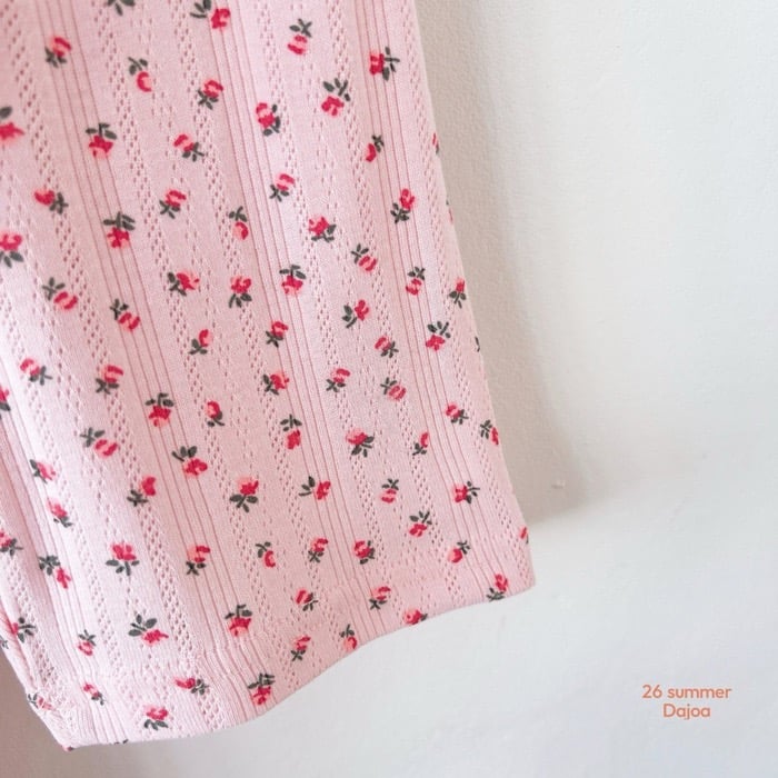 壓紋小花上衣+6分褲套裝(2color)