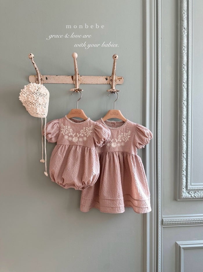 刺繡花朵澎袖格紋包屁衣/洋裝(2color)