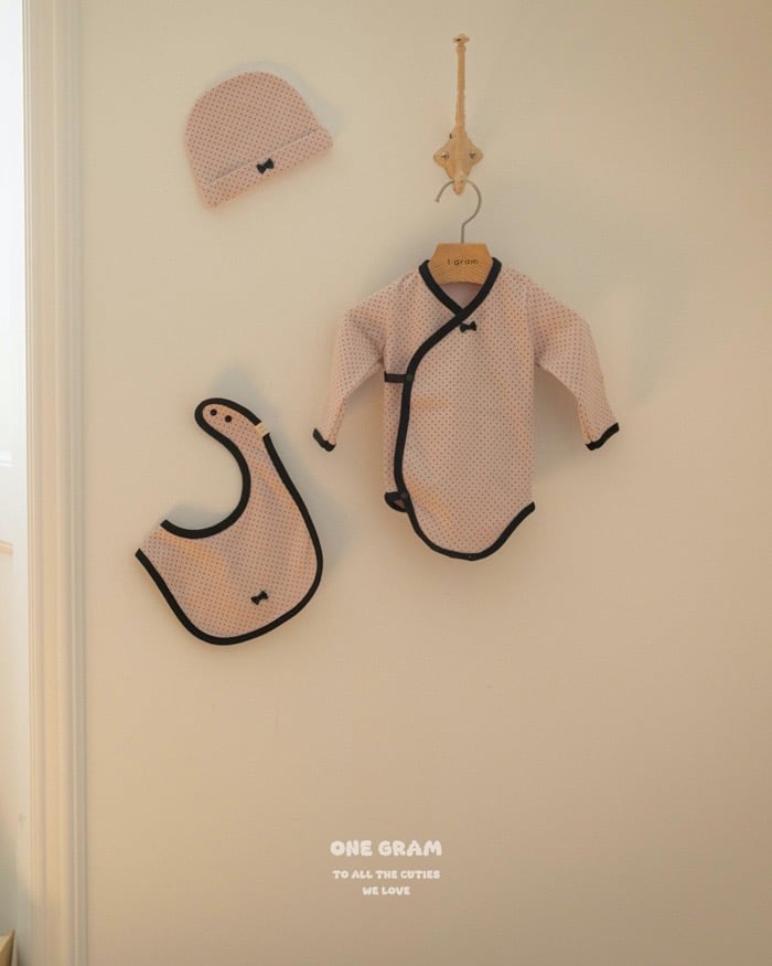 蝴蝶結點點側開扣新生兒服*現貨粉