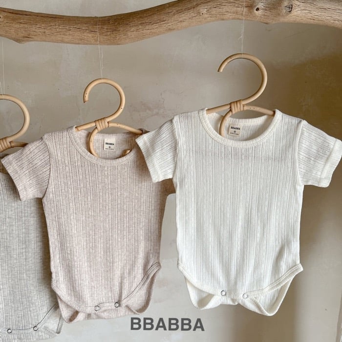 小刺繡壓紋包屁衣