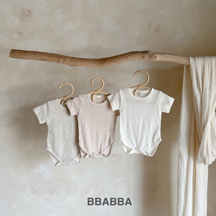 小刺繡壓紋包屁衣