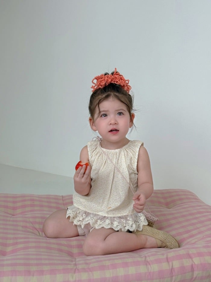 鑲邊蕾絲花花背心套裝