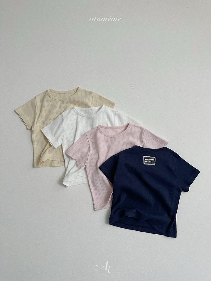 小刺繡壓紋上衣