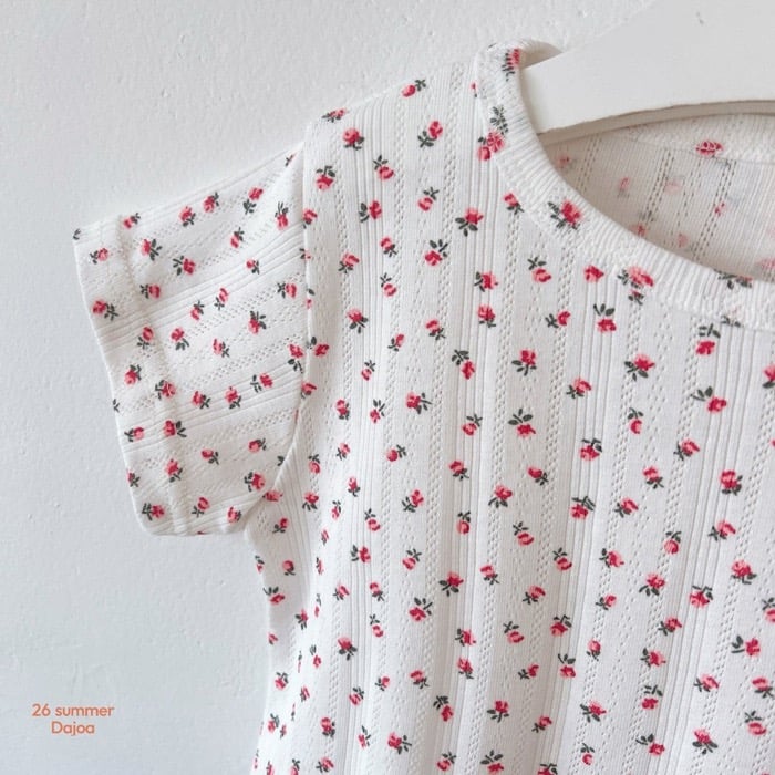 壓紋小花上衣+6分褲套裝(2color)