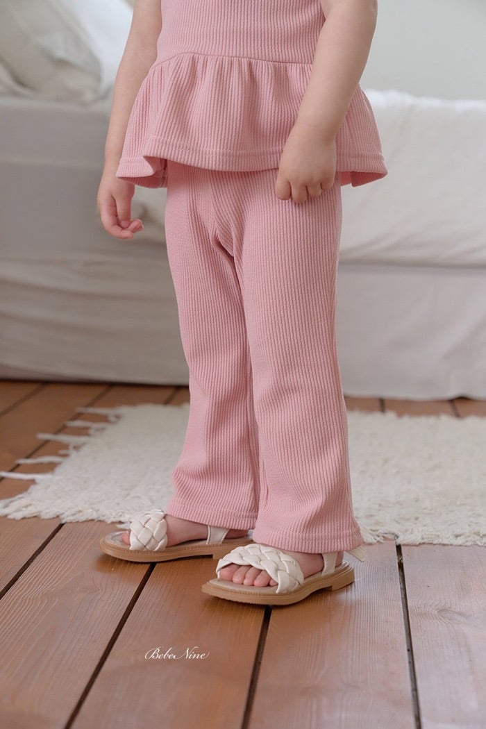 細肩壓紋傘擺背心+微喇叭褲套裝(3color)