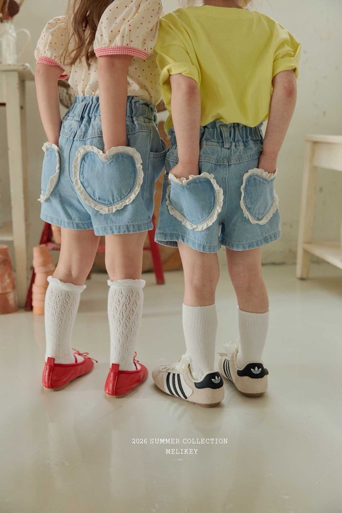 蕾絲愛心滾邊牛仔短褲