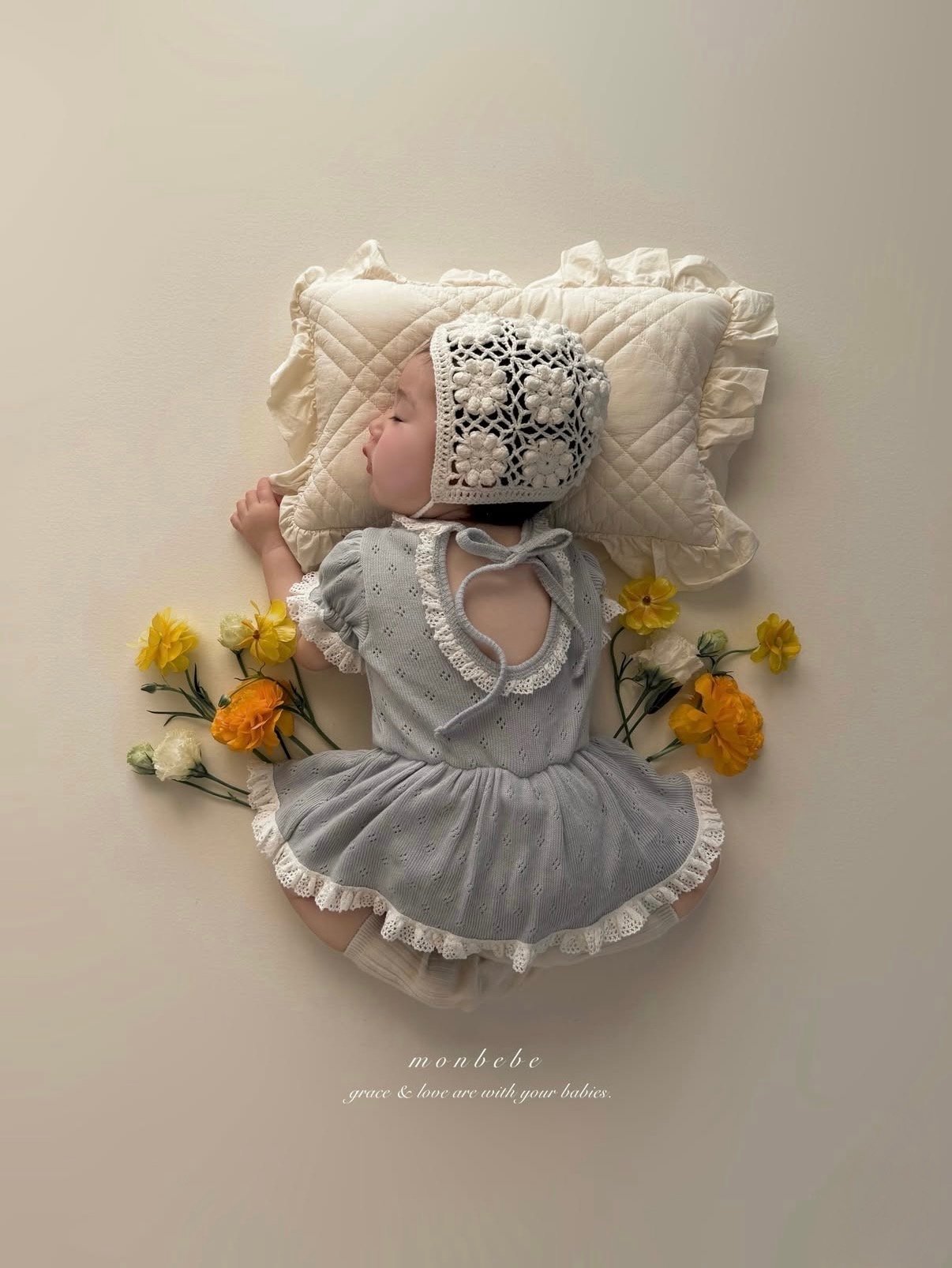 蕾絲滾邊小刺繡澎袖包屁裙(2color)