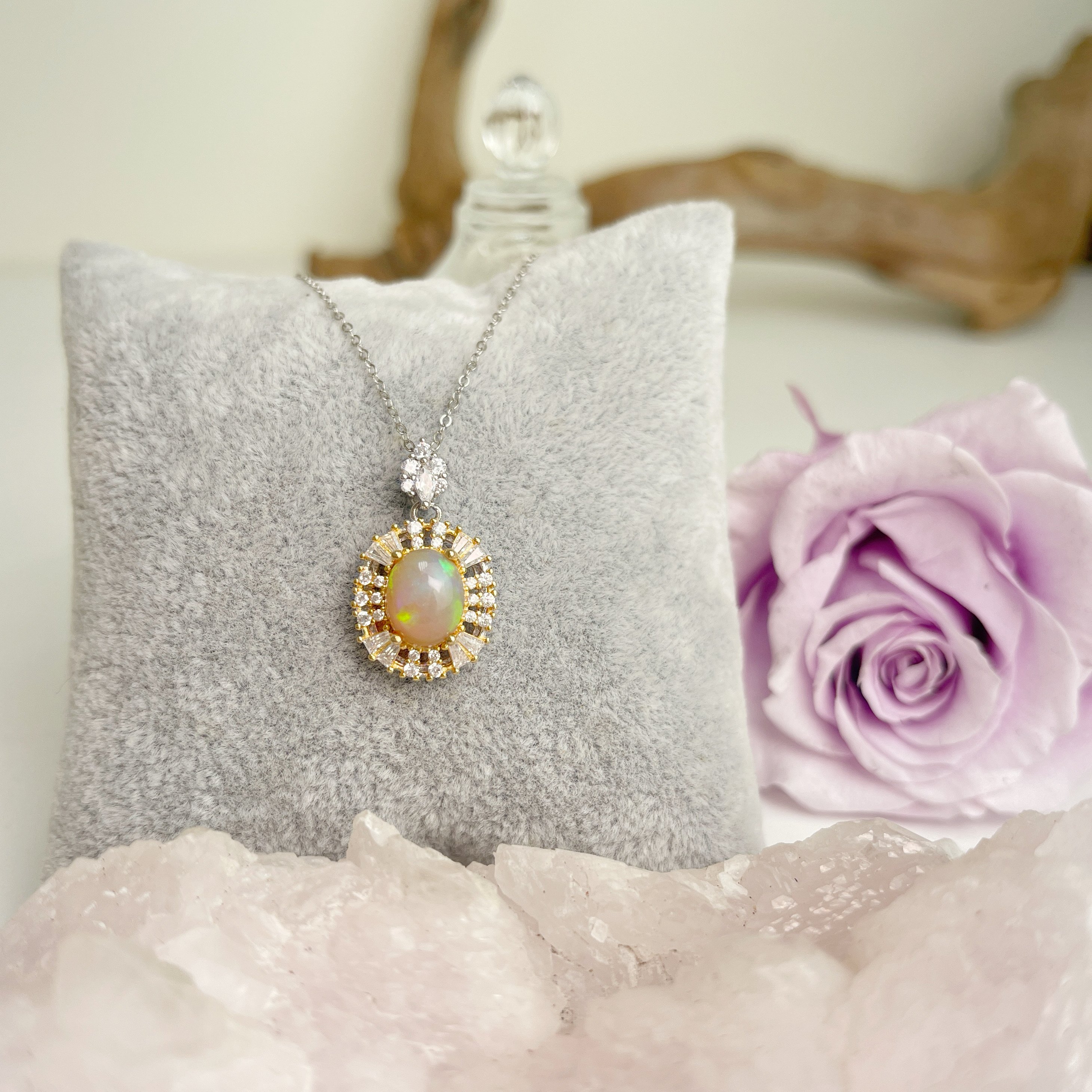 高檔游彩/心靈寶石-《高火彩鑽圈蛋白石項鍊》