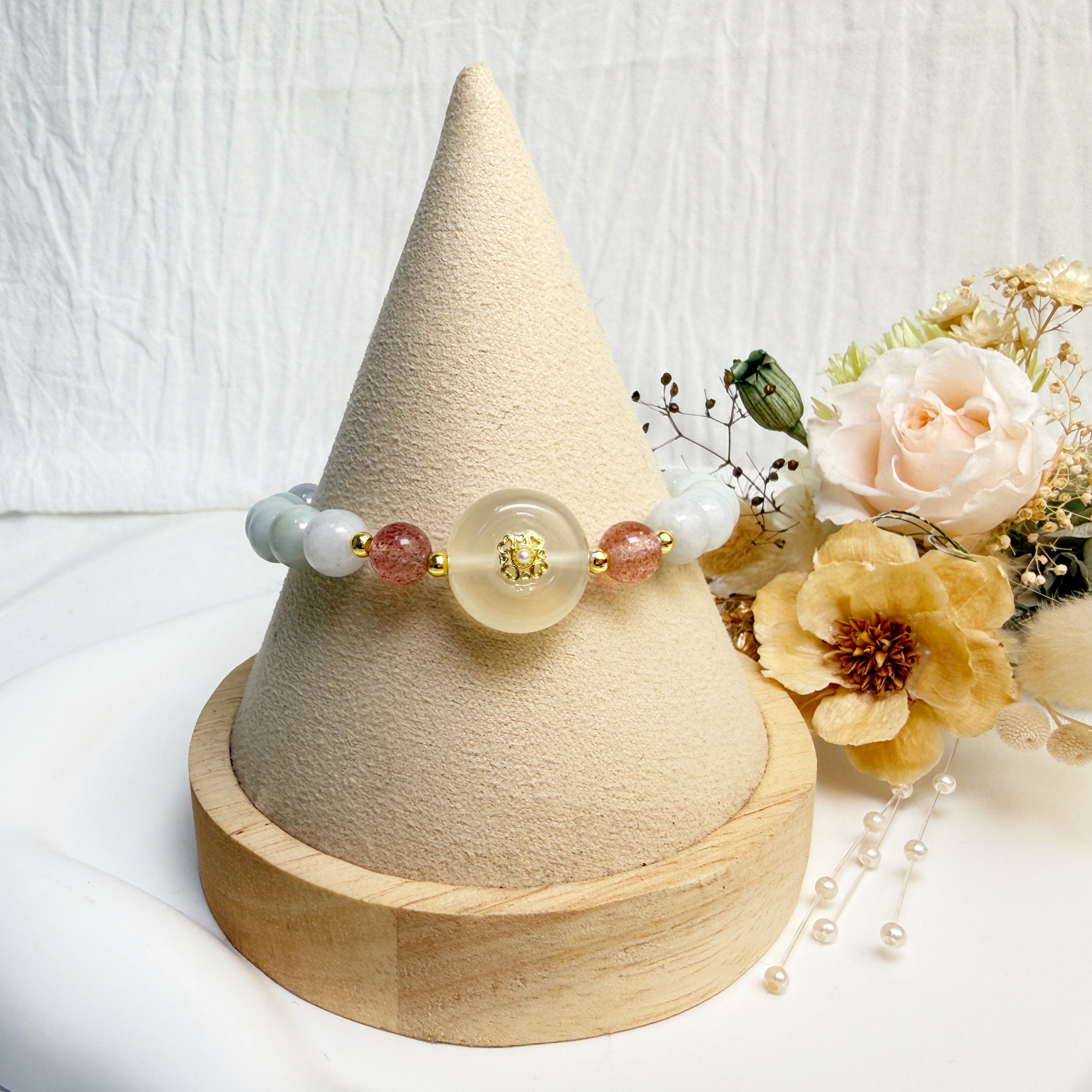 珍品收藏/守護的能量-《豆青種翡翠白玉髓平安扣手鍊》