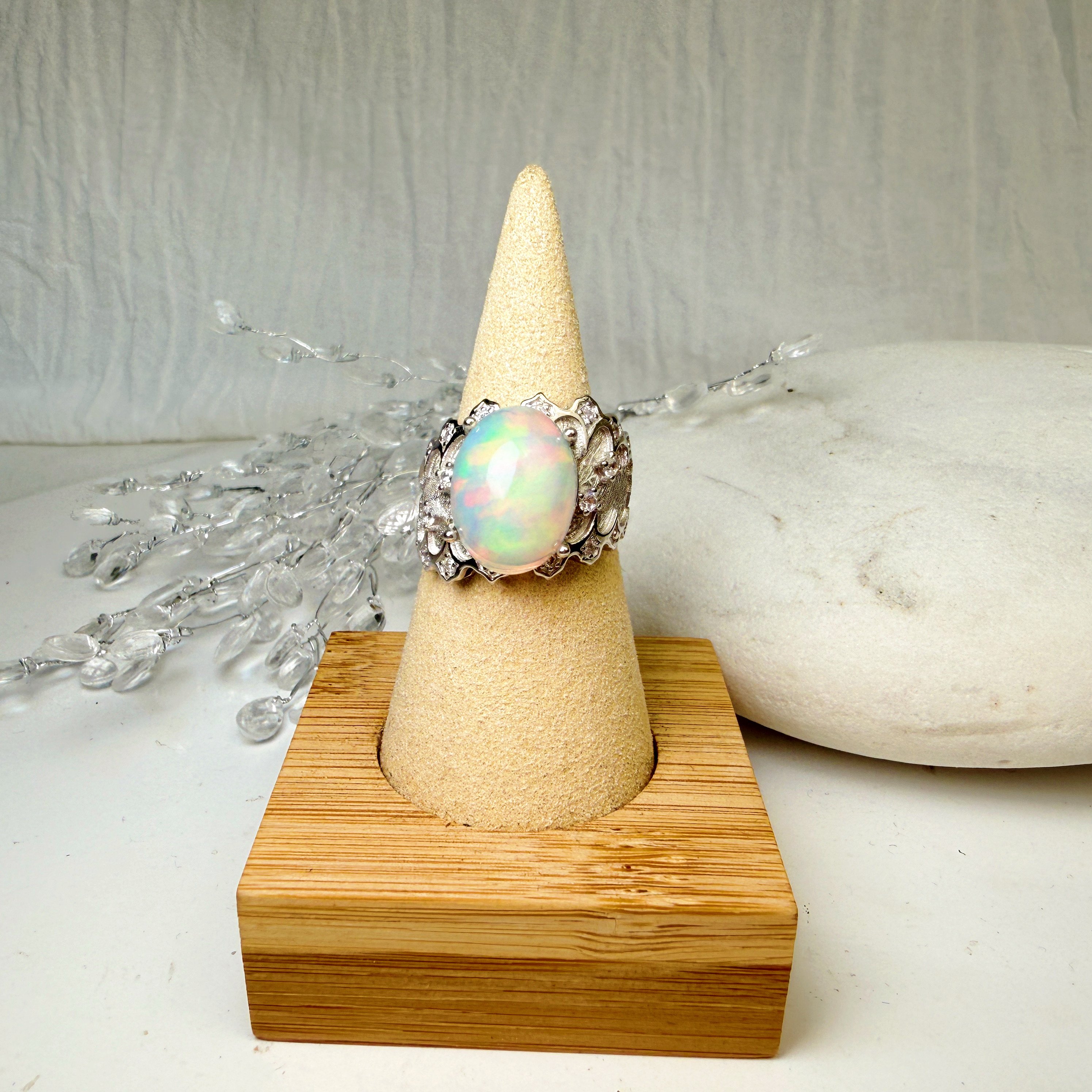 高韻光遊彩/透體料-《頂級高光遊彩蛋白石珠寶戒指》