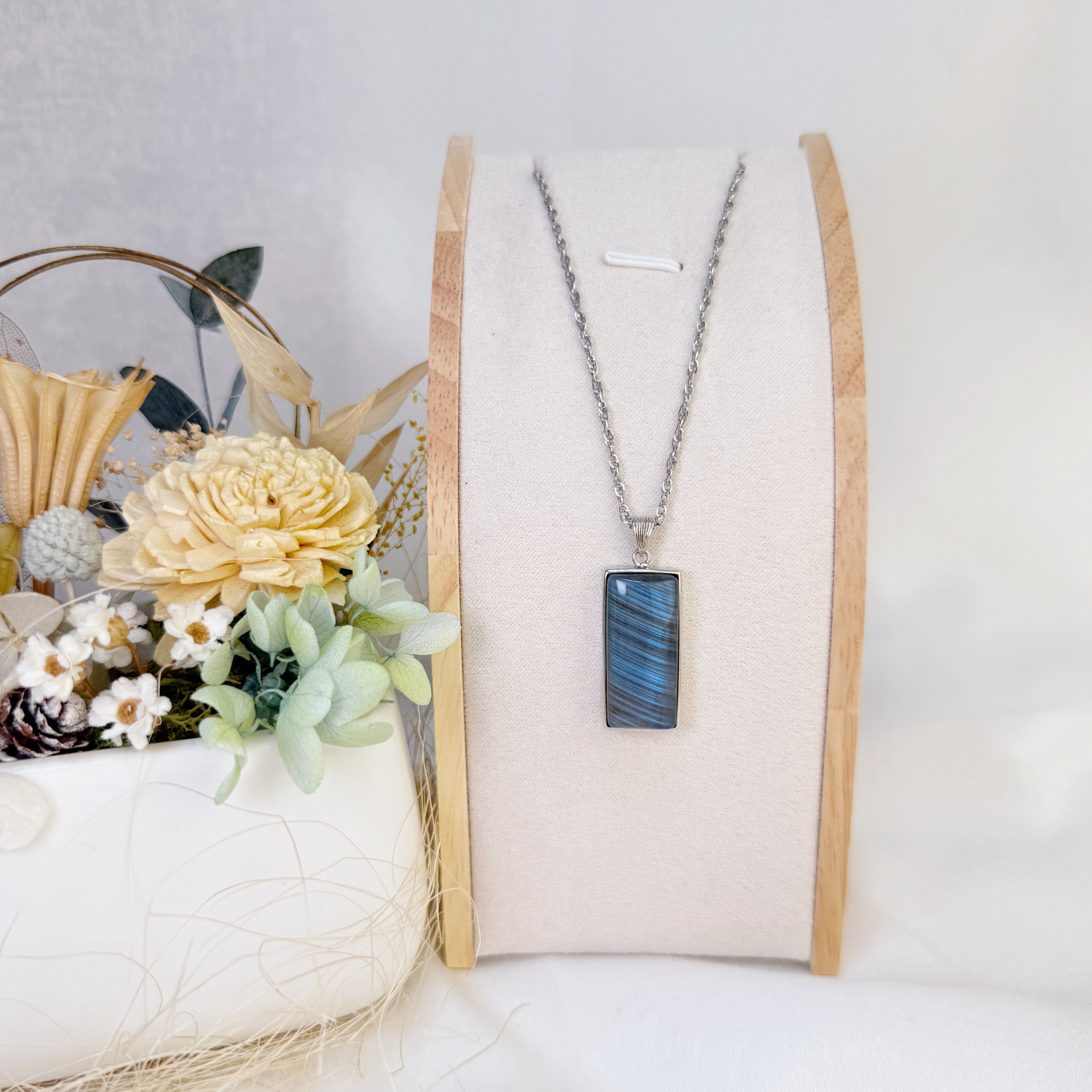 穩定磁場/守護的力量-《長型藍韻光拉長石項鍊》