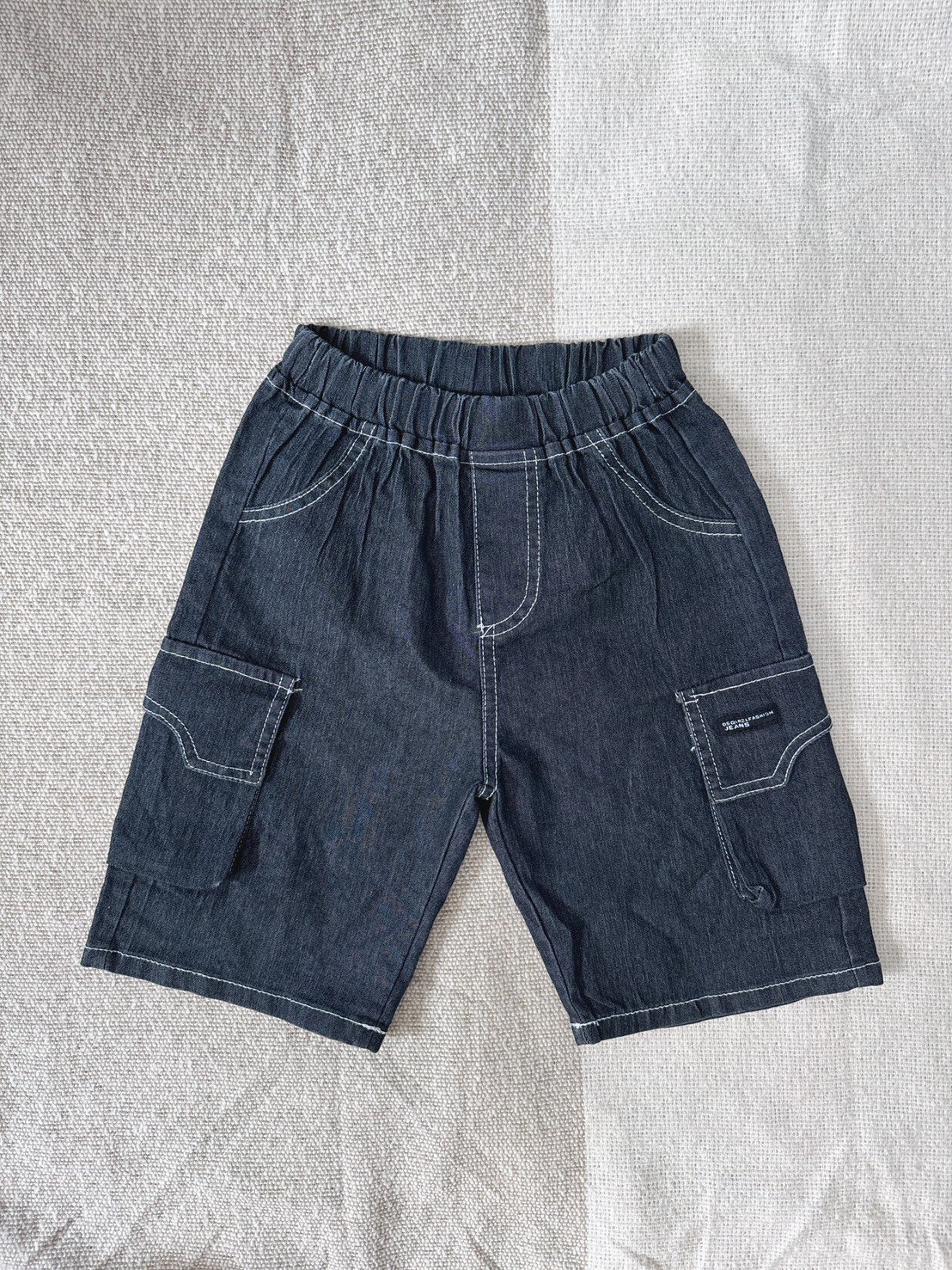 【POCKET DENIM｜雙口袋白車線黑牛仔｜短褲】