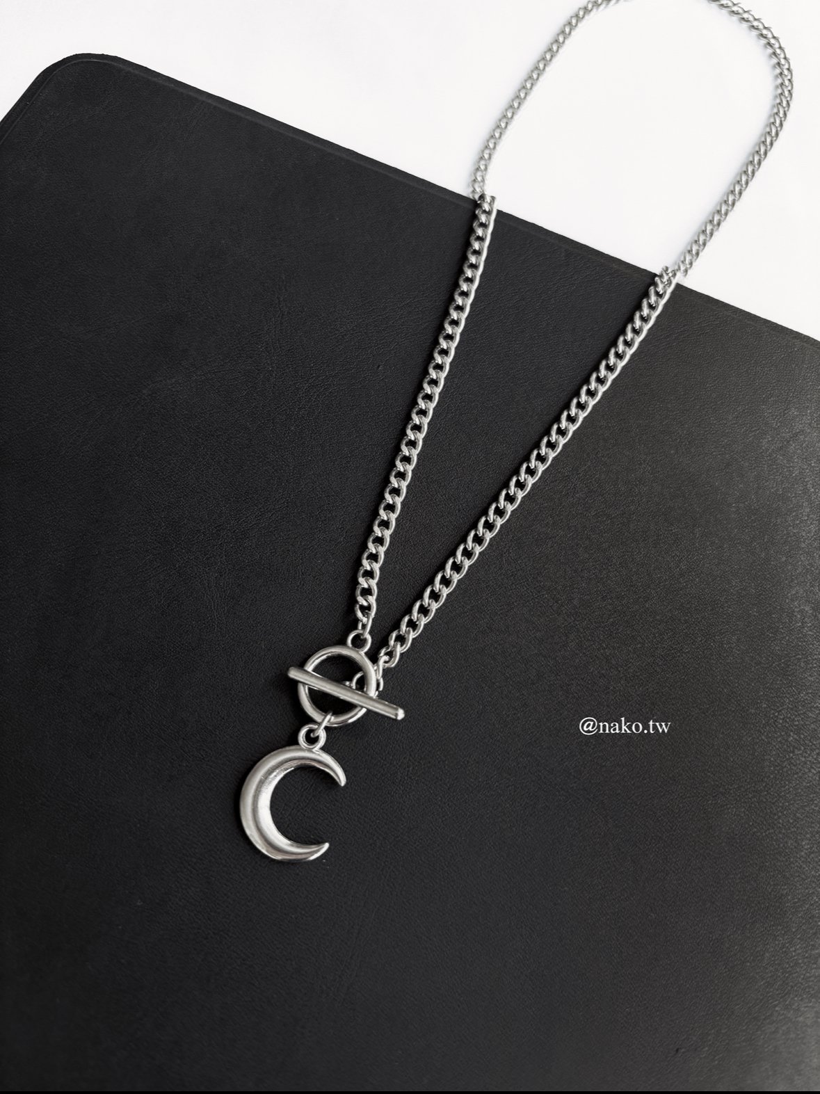 半釦式月亮銀短鍊