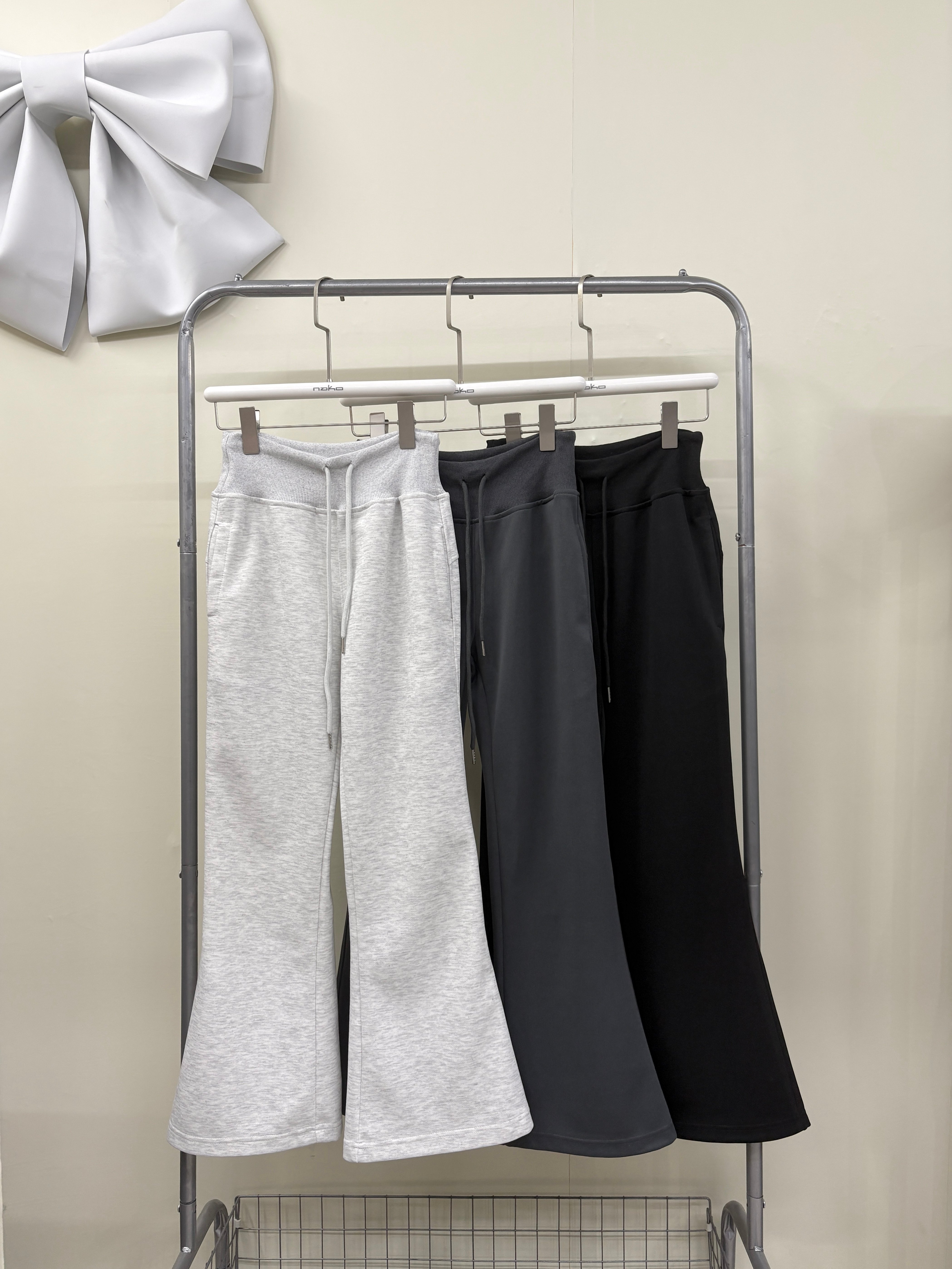 鬆緊腰抽繩微喇叭棉褲