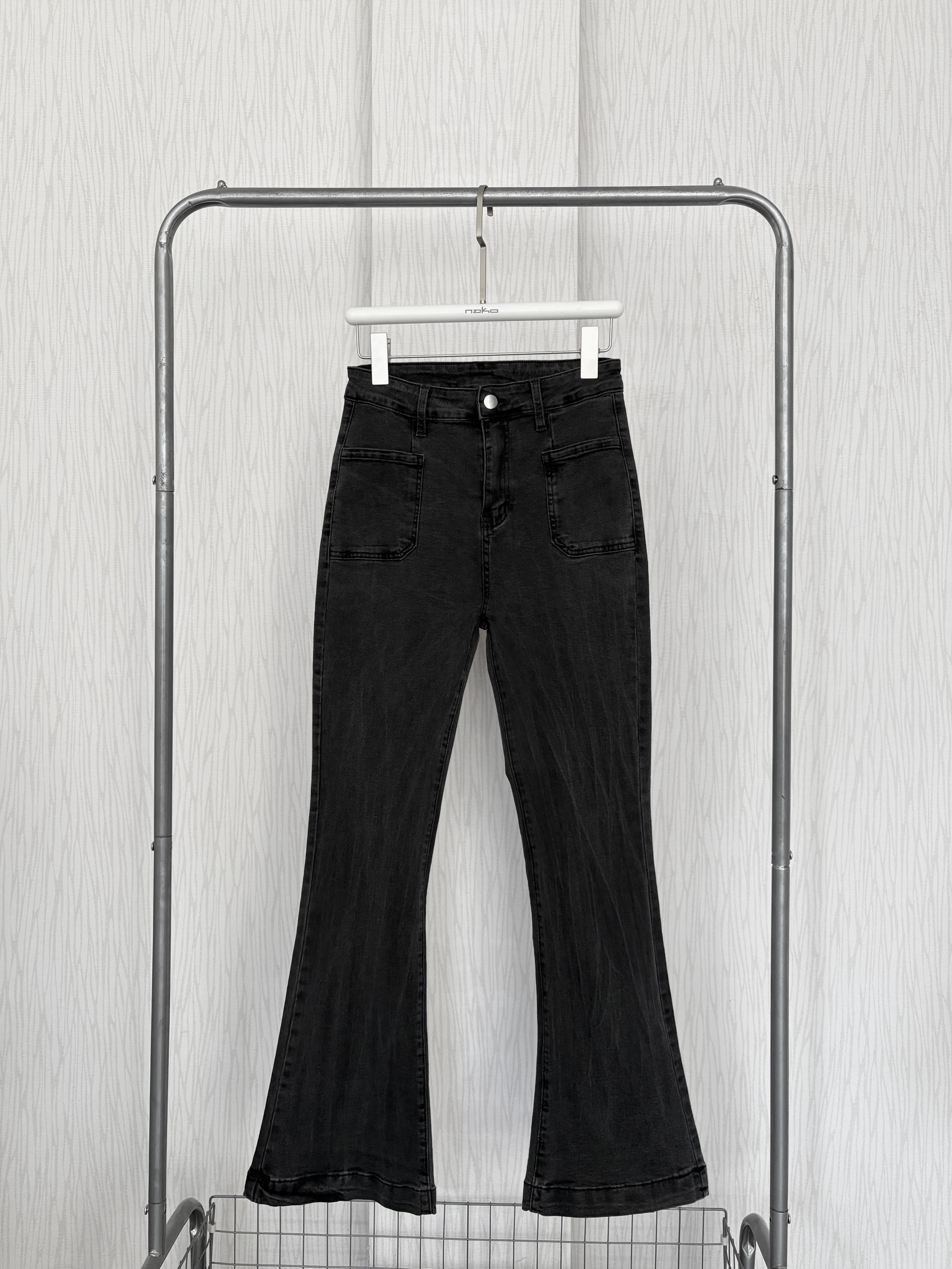 薄款豎刷痕碳灰色方口袋牛仔喇叭褲