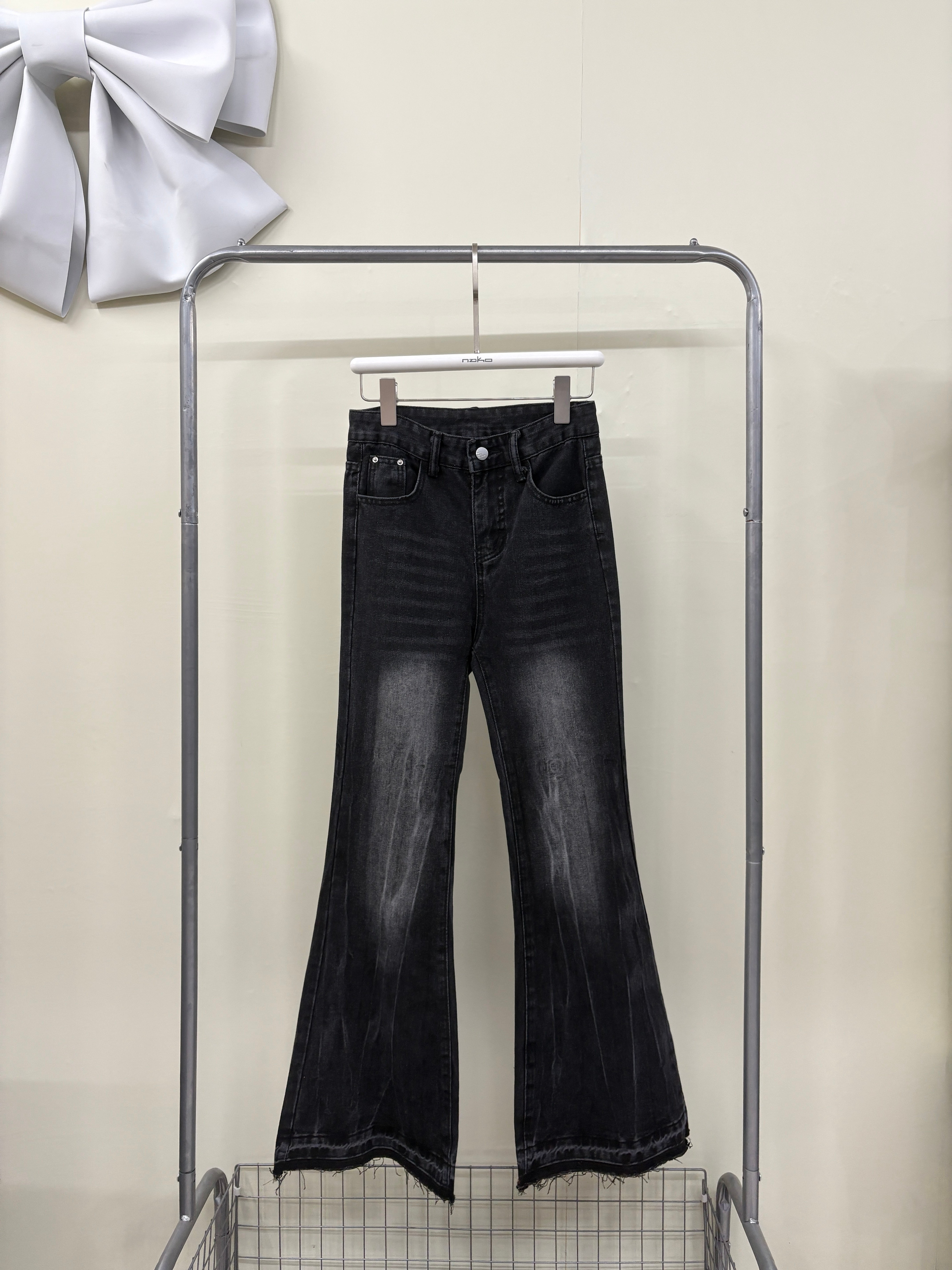 【現貨】Y2K劃白不收邊碳黑牛仔喇叭褲