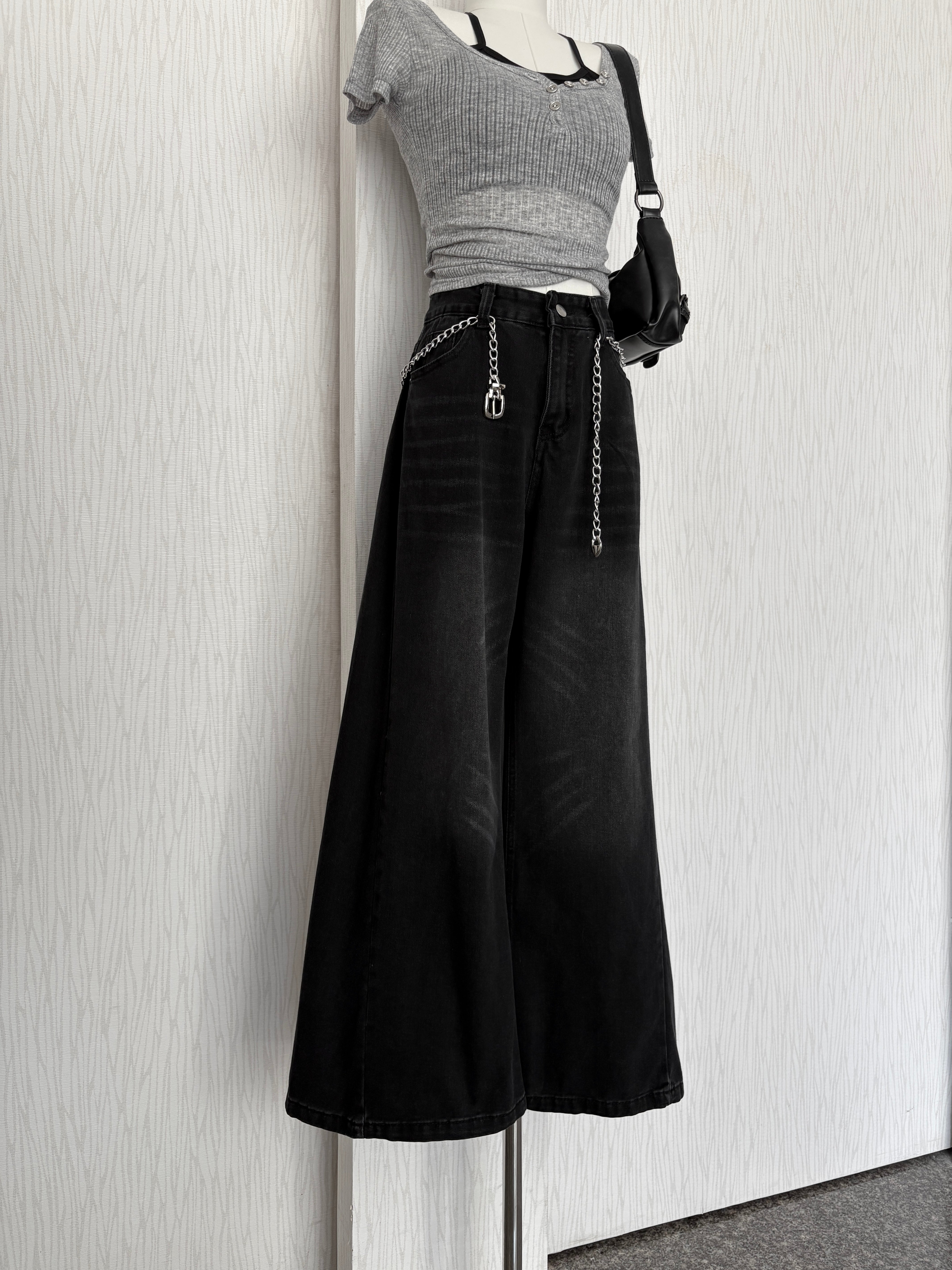 闆娘最愛款♡抓痕感A字黑色牛仔寬褲