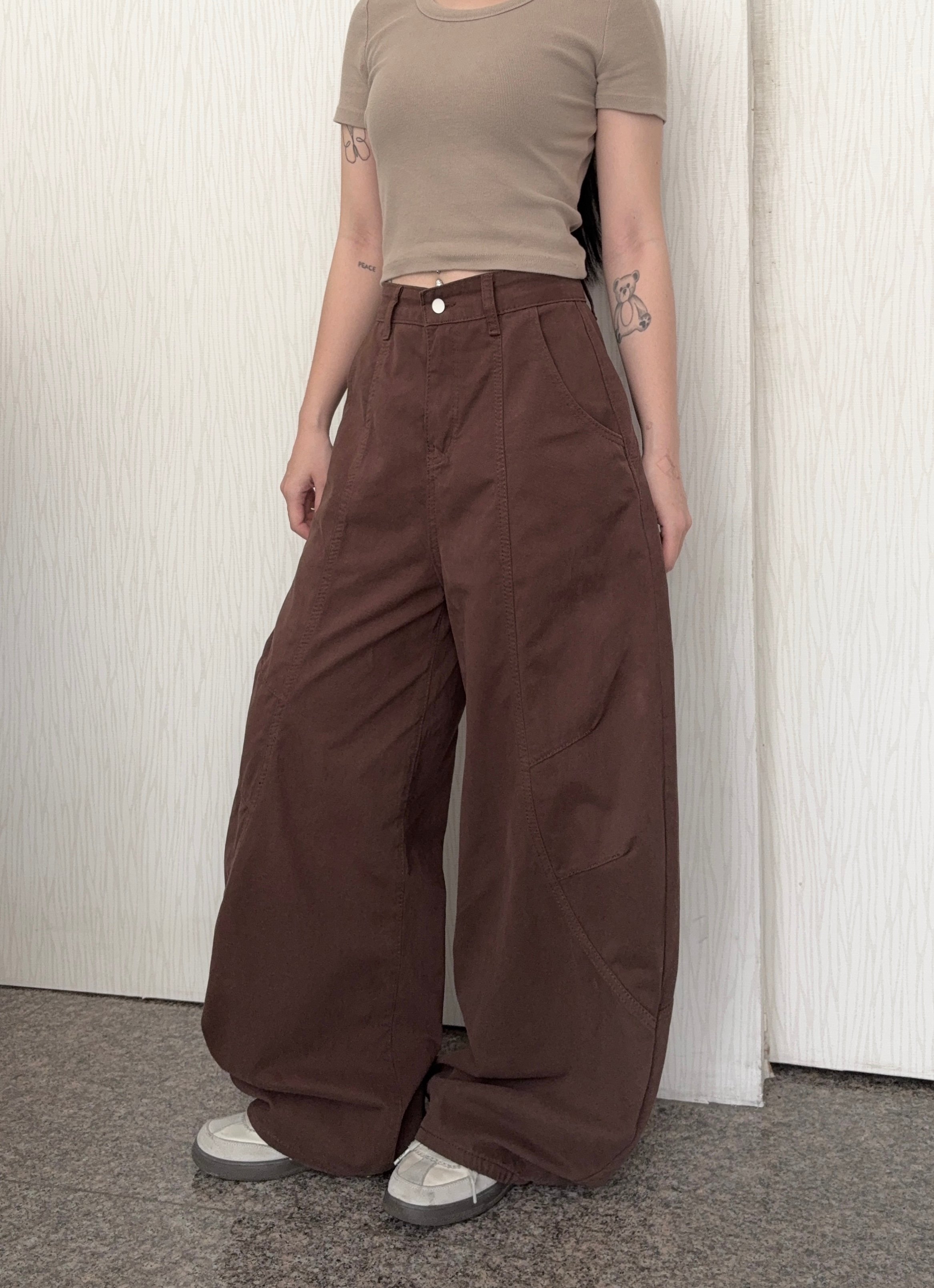 磨砂可可色軟薄牛仔鯊魚彎刀褲