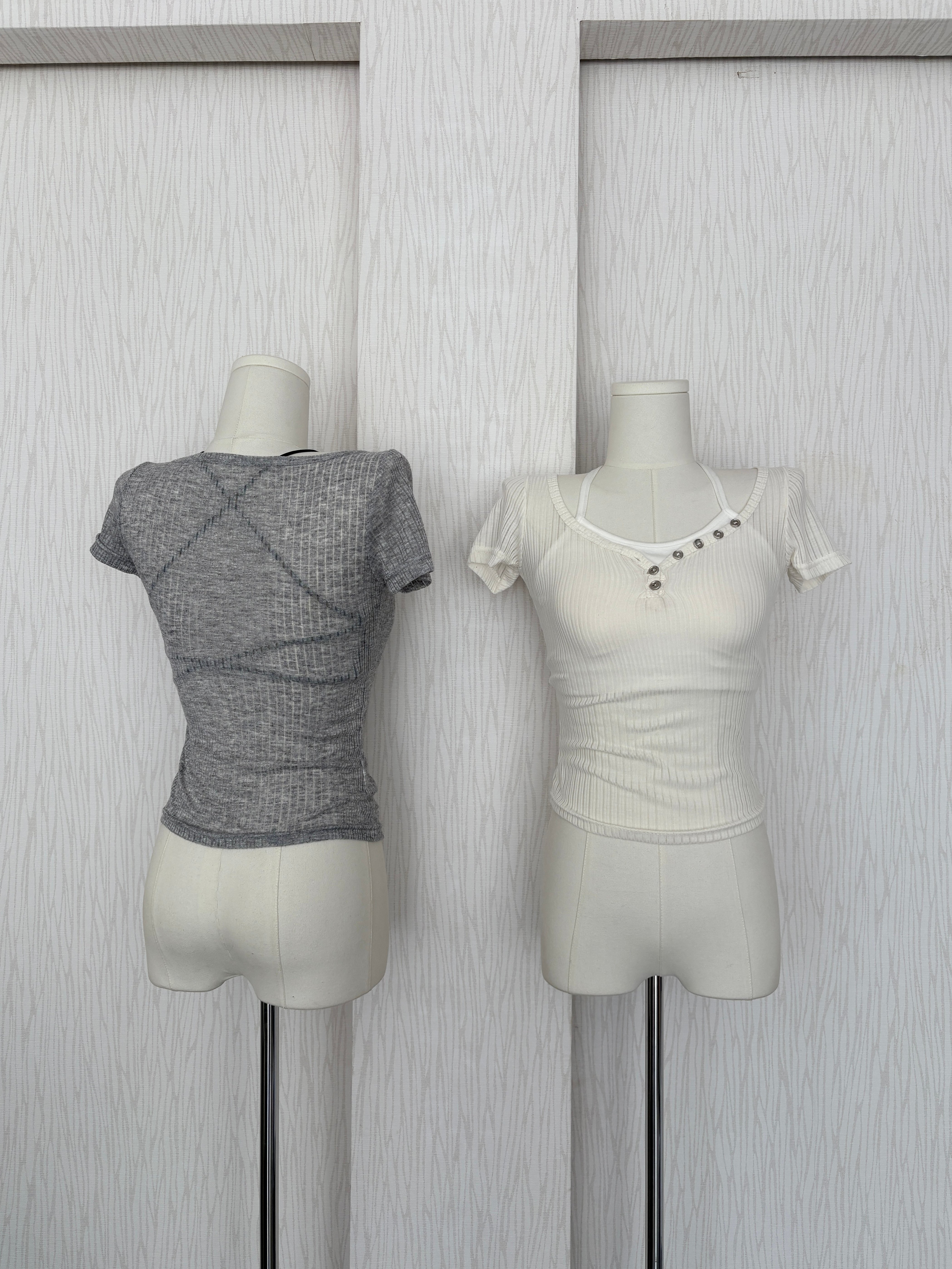 銀釦簍空直紋感透膚短袖軟薄貼身上衣