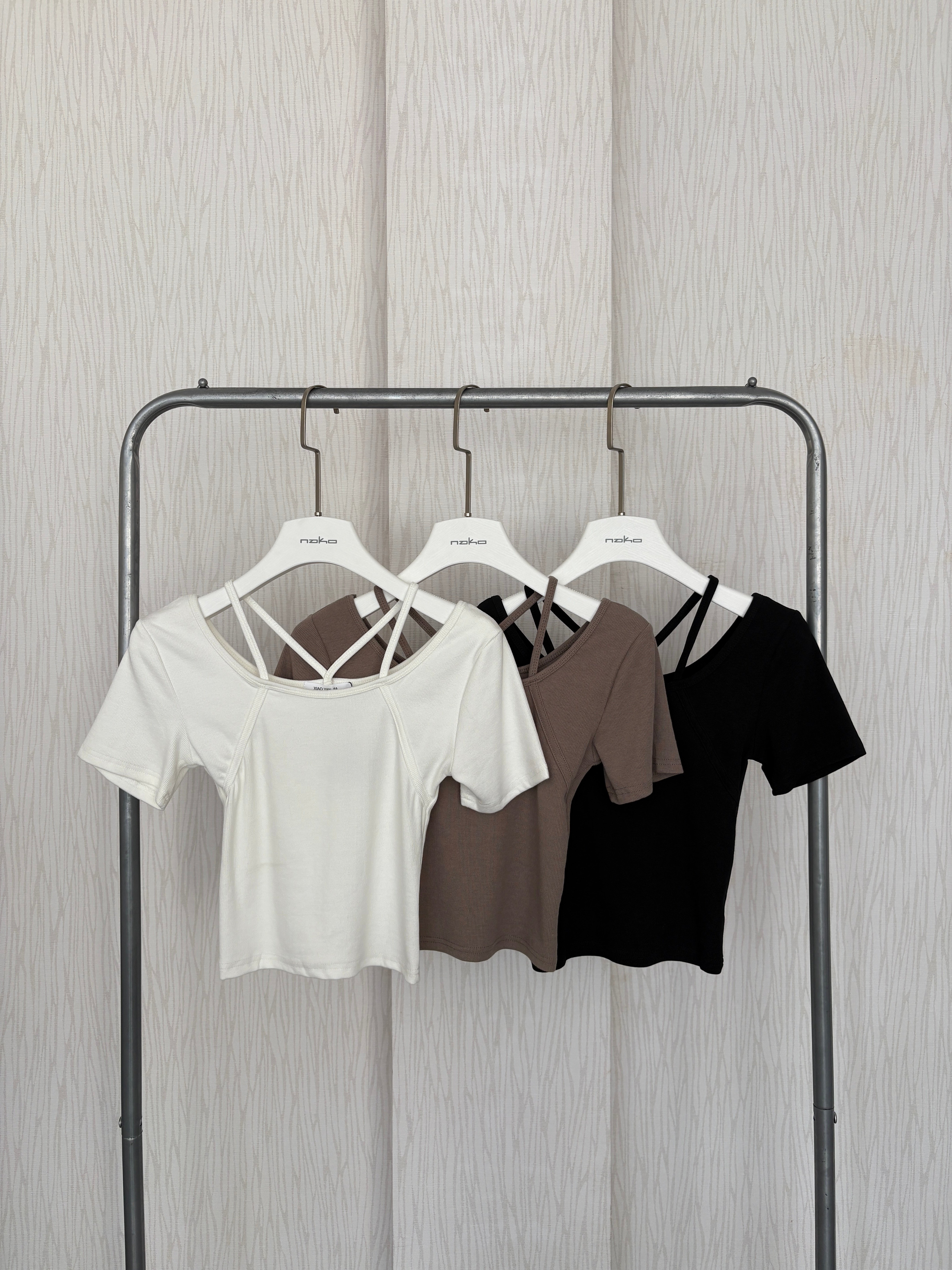 圓領細肩修飾感短袖上衣